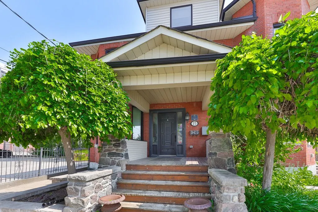 15 Mississauga Road S