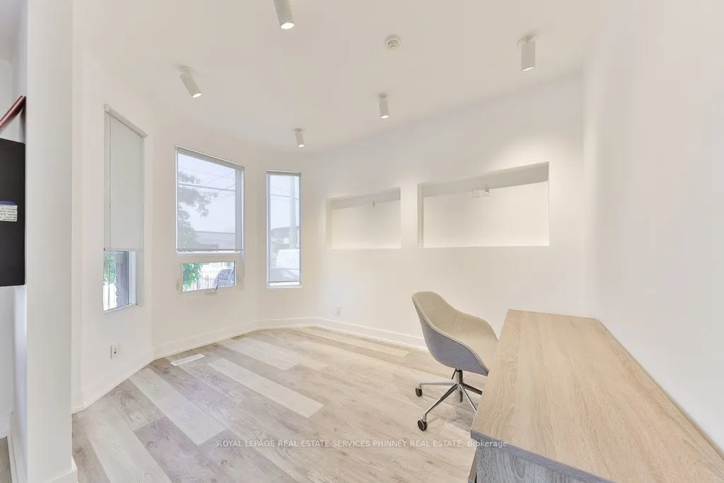 15 Mississauga Road S
