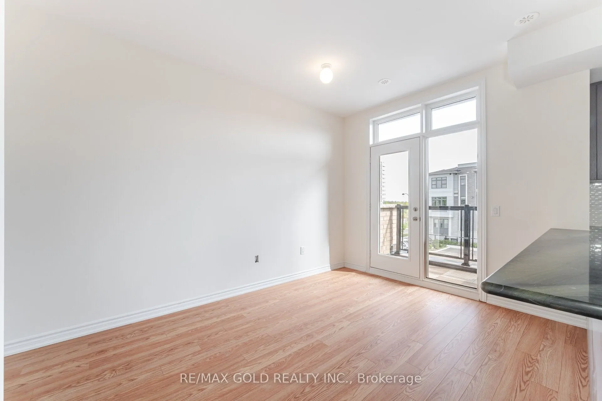 10 Halliford Place, #313