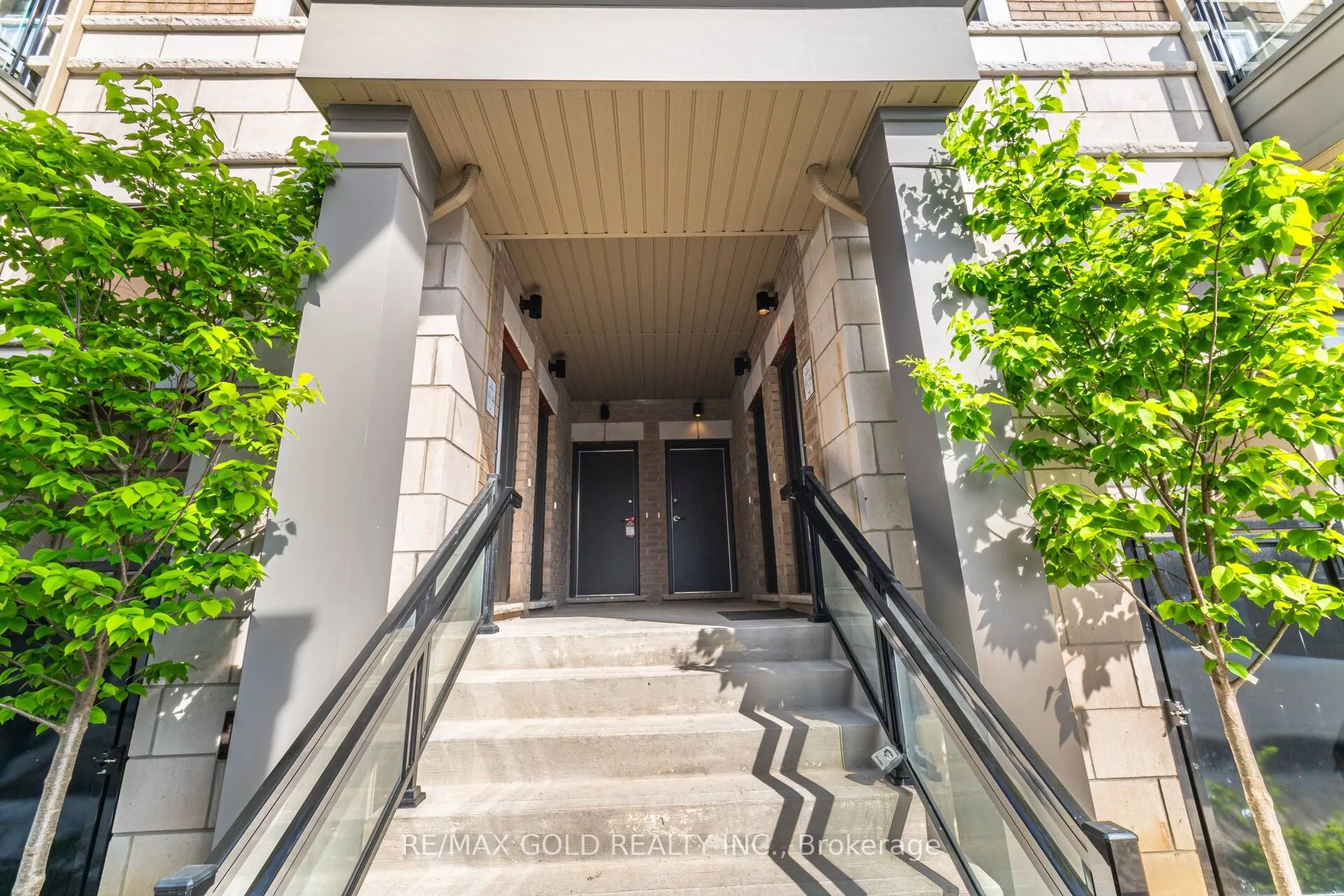 10 Halliford Place, #313