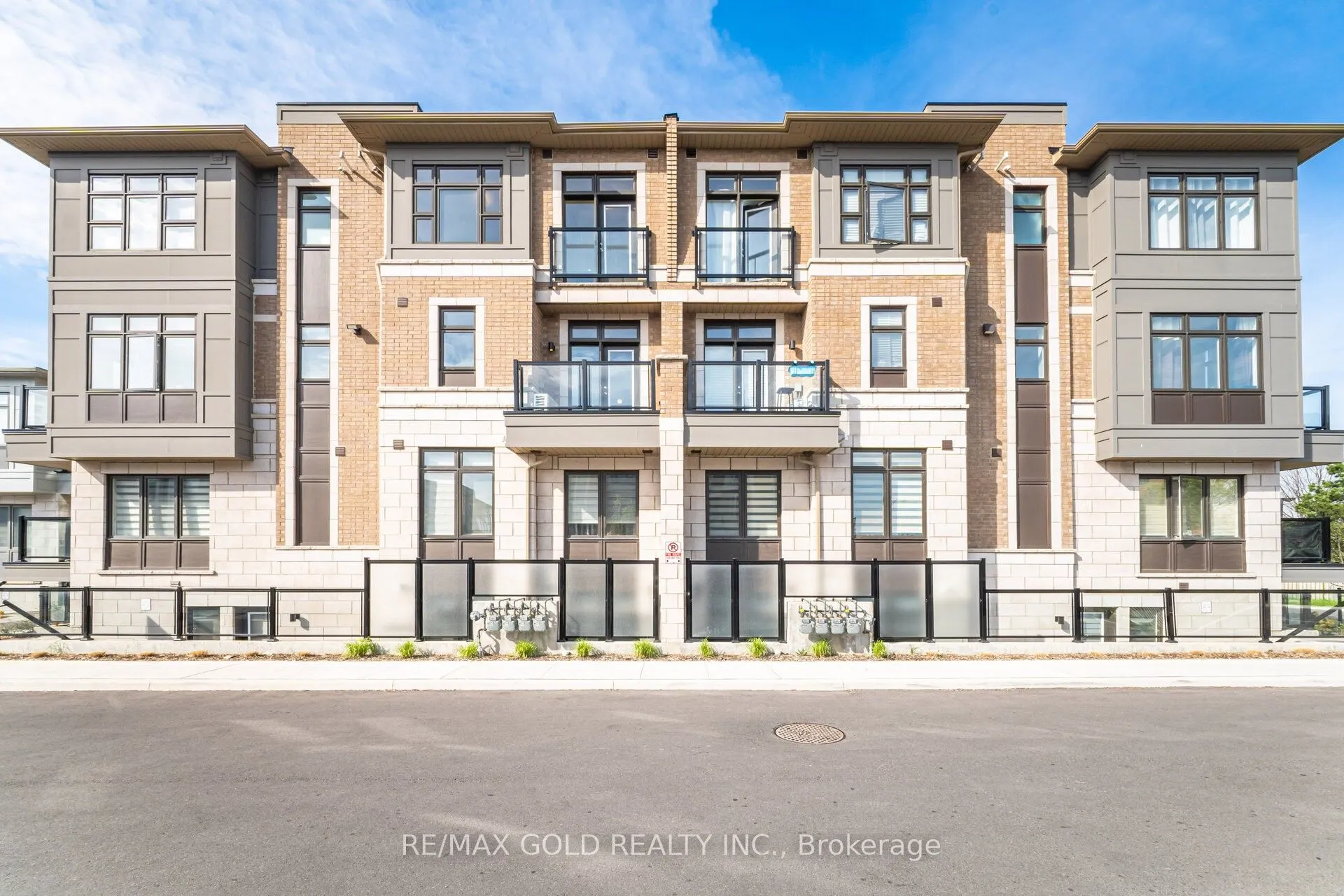 10 Halliford Place, #313