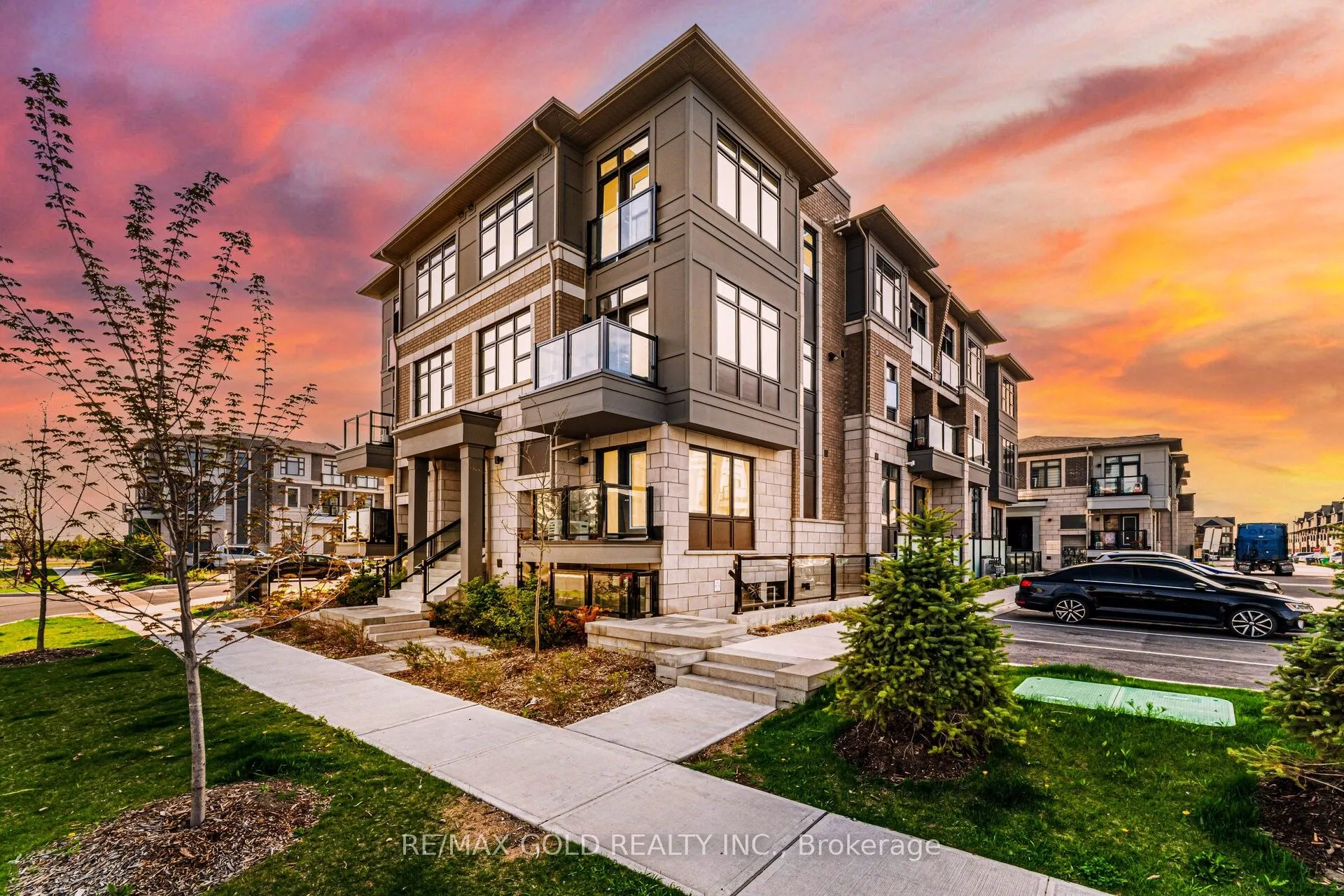 10 Halliford Place, #313