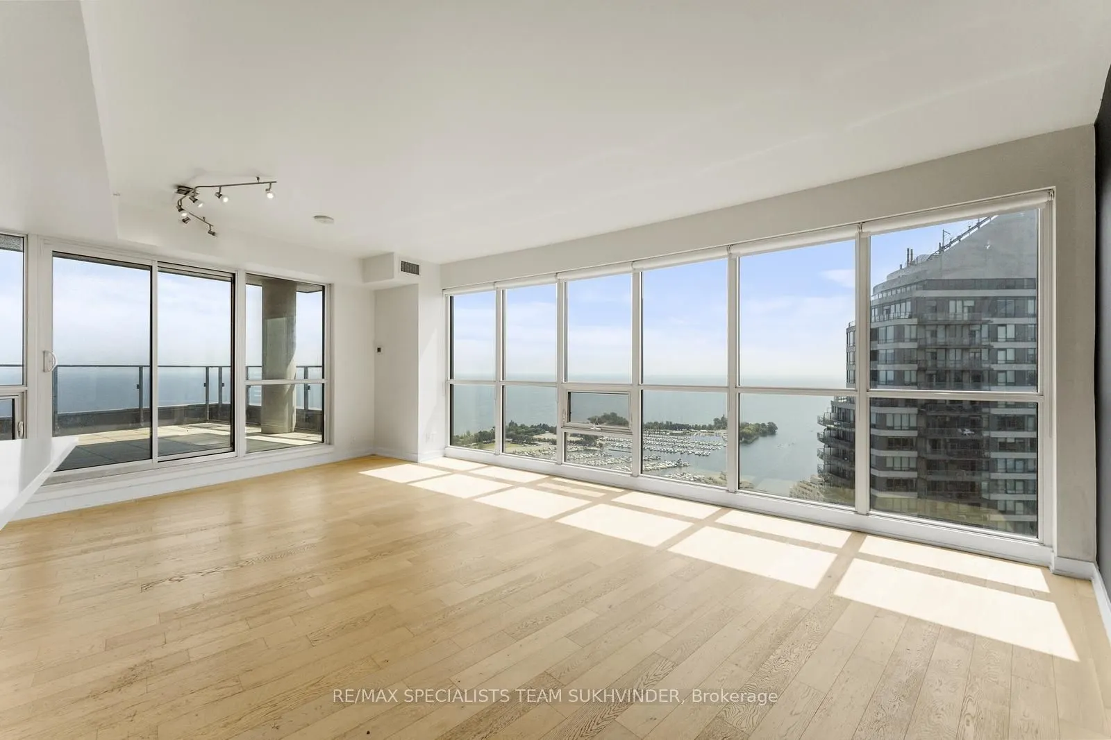 2212 Lakeshore Boulevard, #Lph03