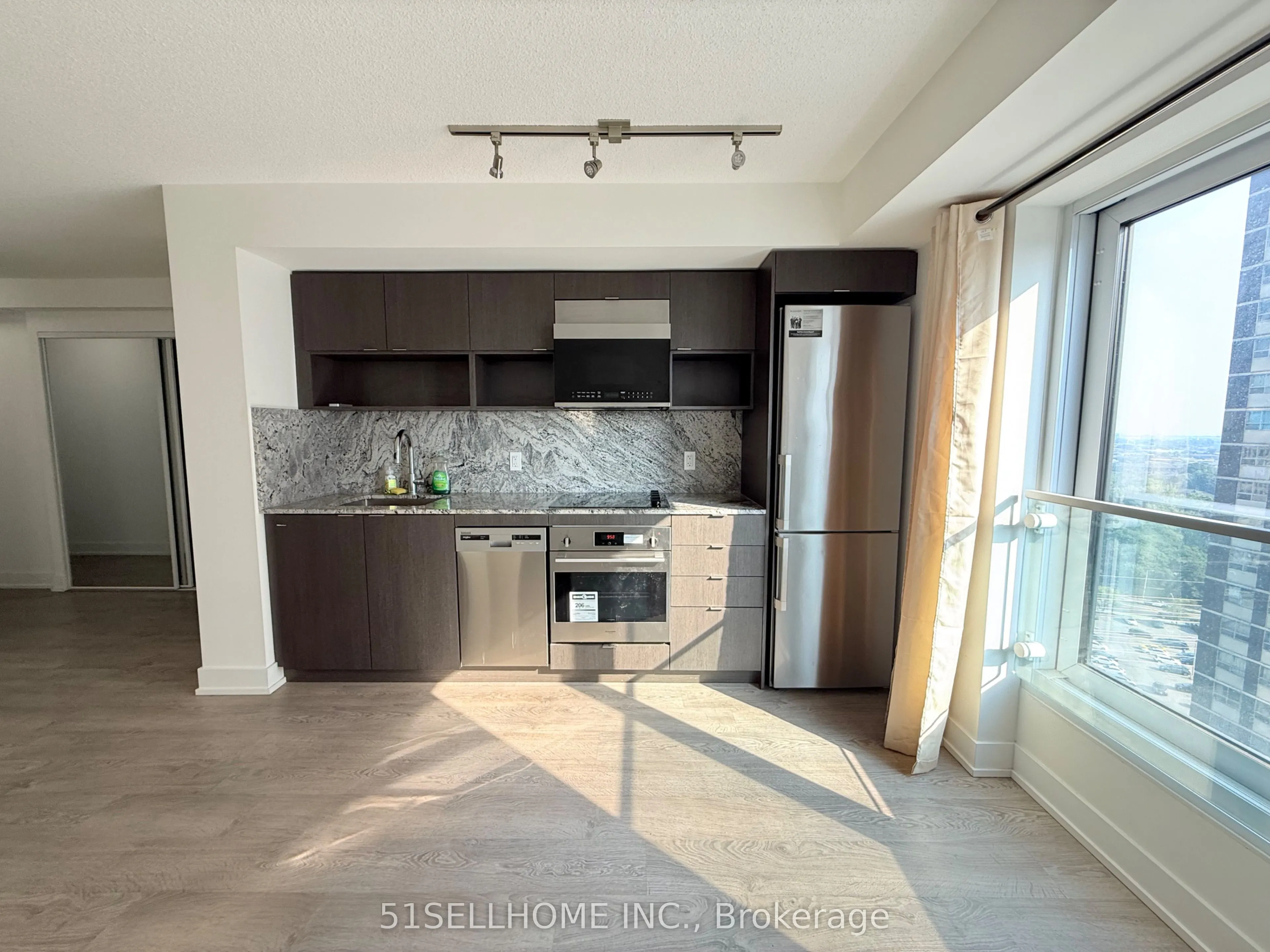 9 Mabelle Avenue, #1826