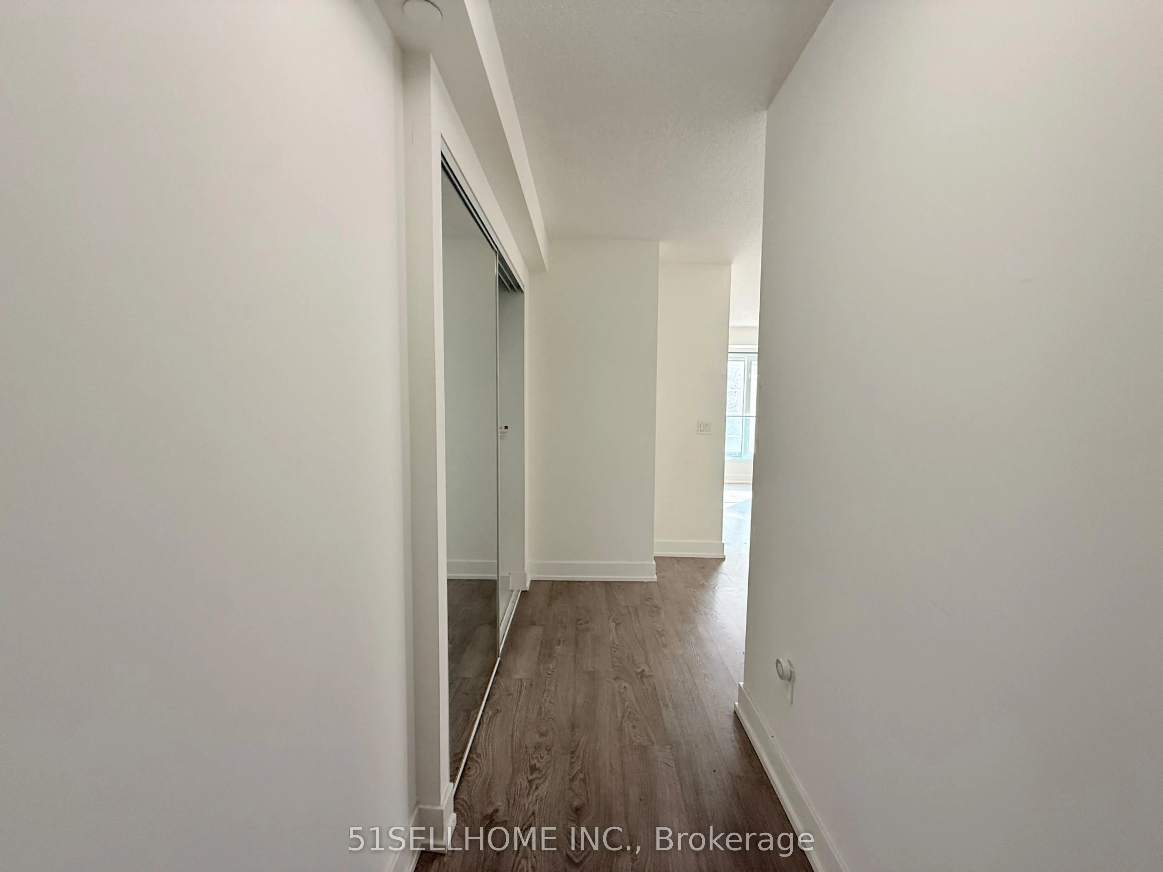 9 Mabelle Avenue, #1826