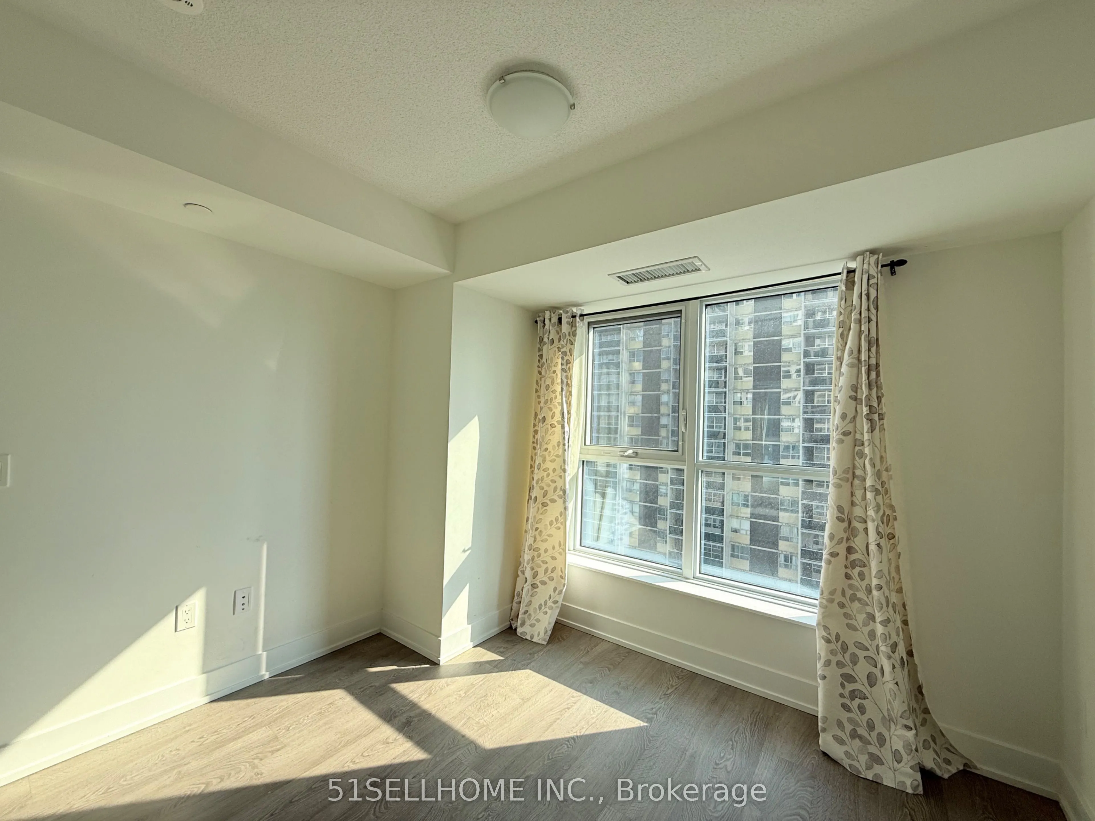 9 Mabelle Avenue, #1826