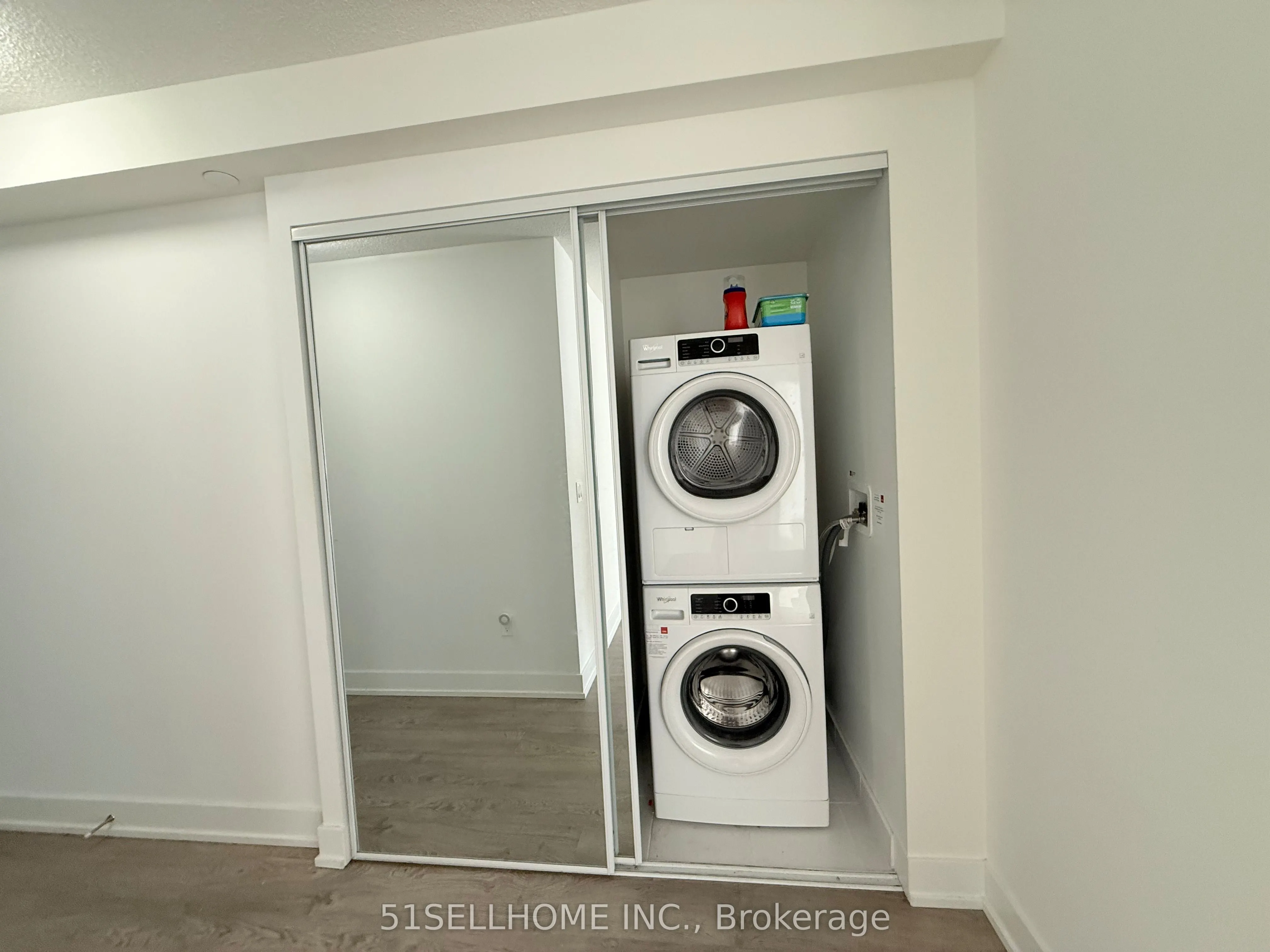 9 Mabelle Avenue, #1826