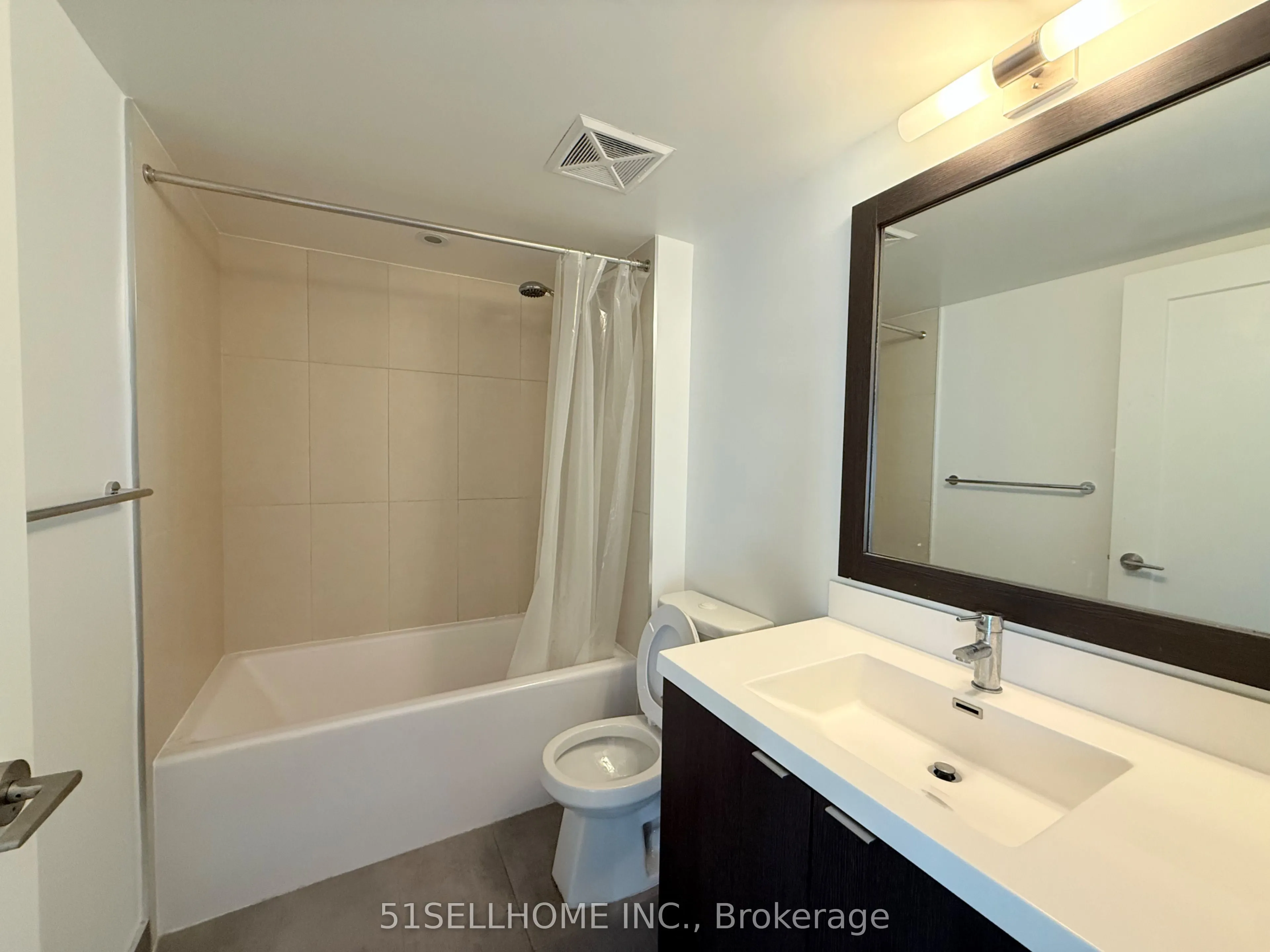 9 Mabelle Avenue, #1826