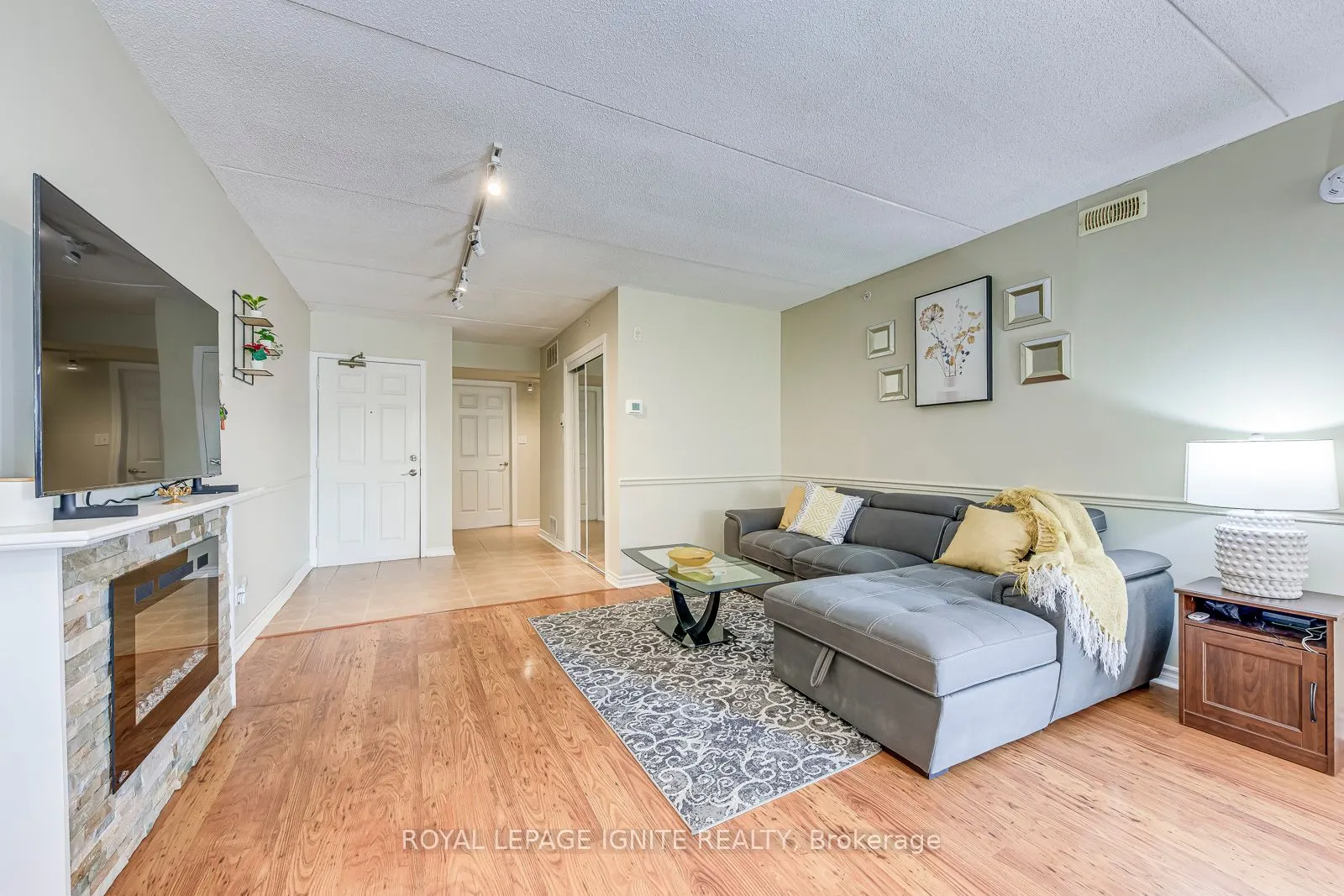 1820 Walkers Line, #211