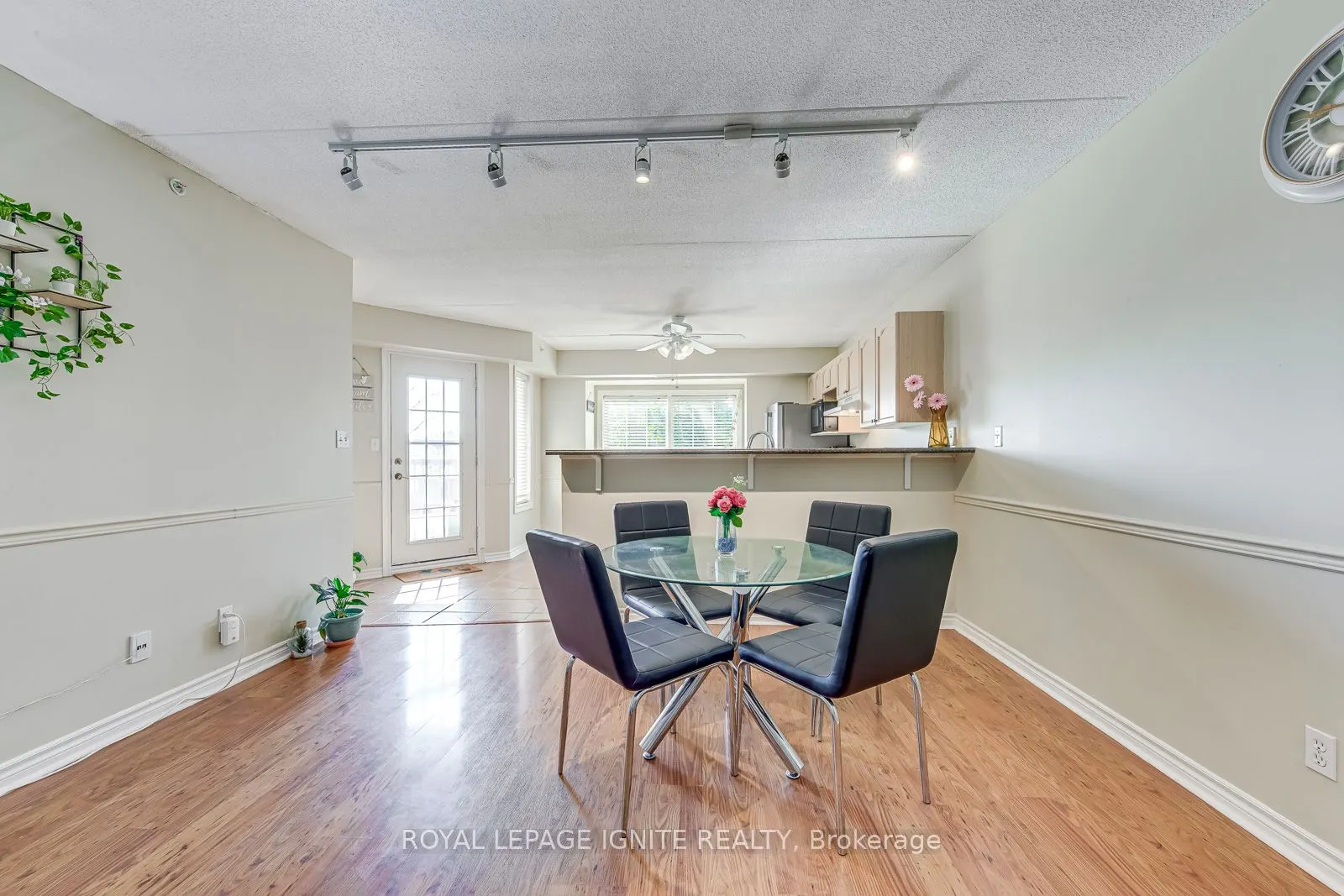 1820 Walkers Line, #211