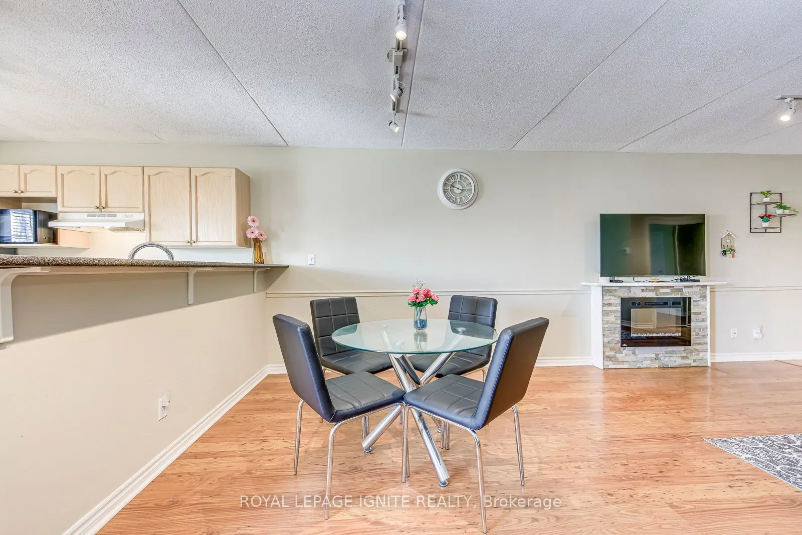 1820 Walkers Line, #211