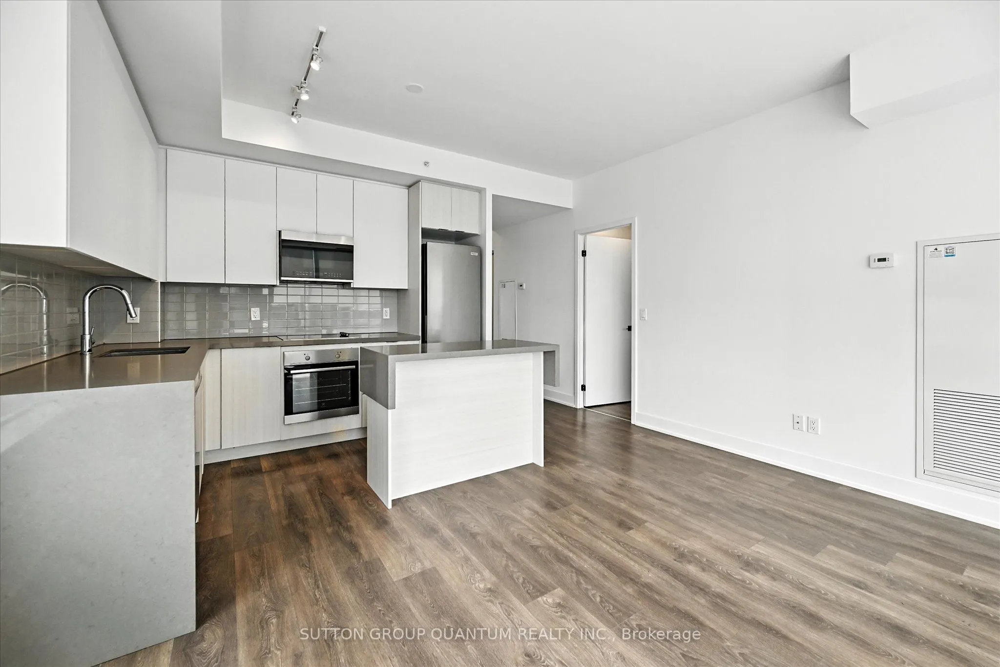 2489 Taunton Road, #611