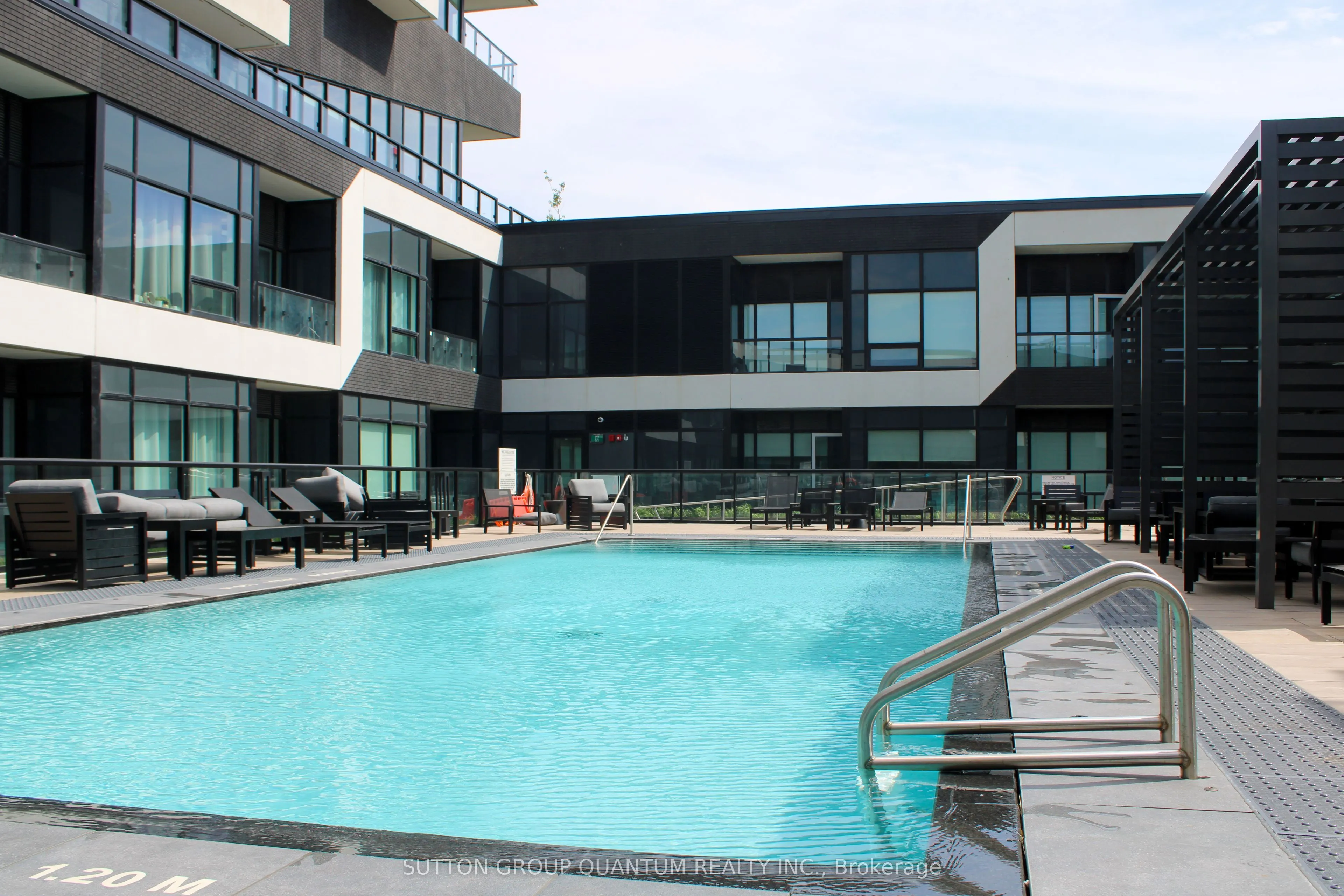 2489 Taunton Road, #611