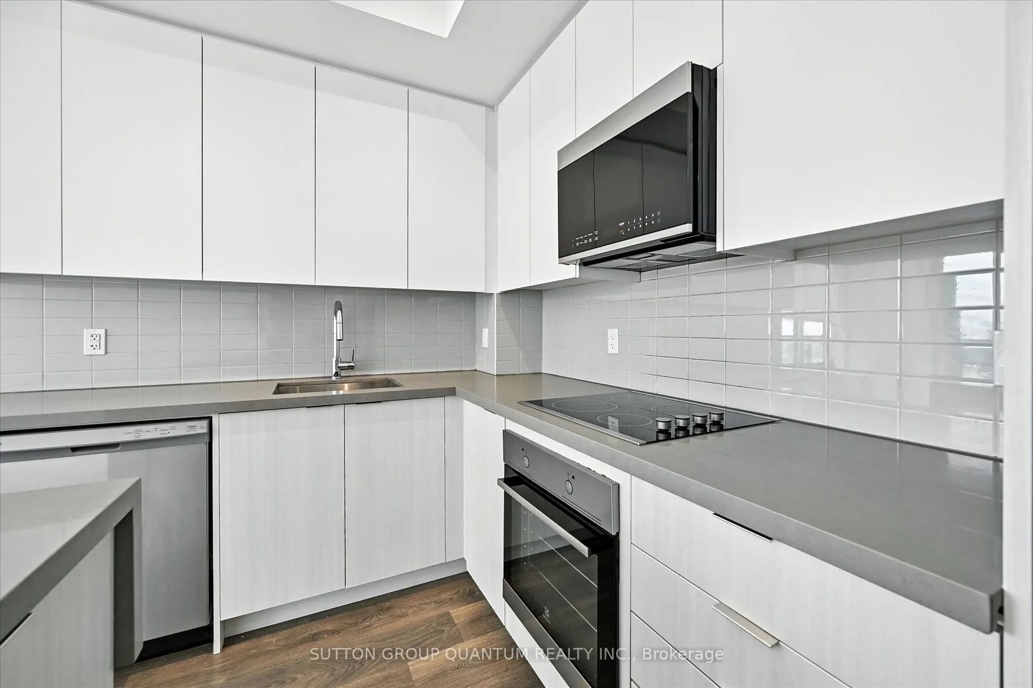 2489 Taunton Road, #611