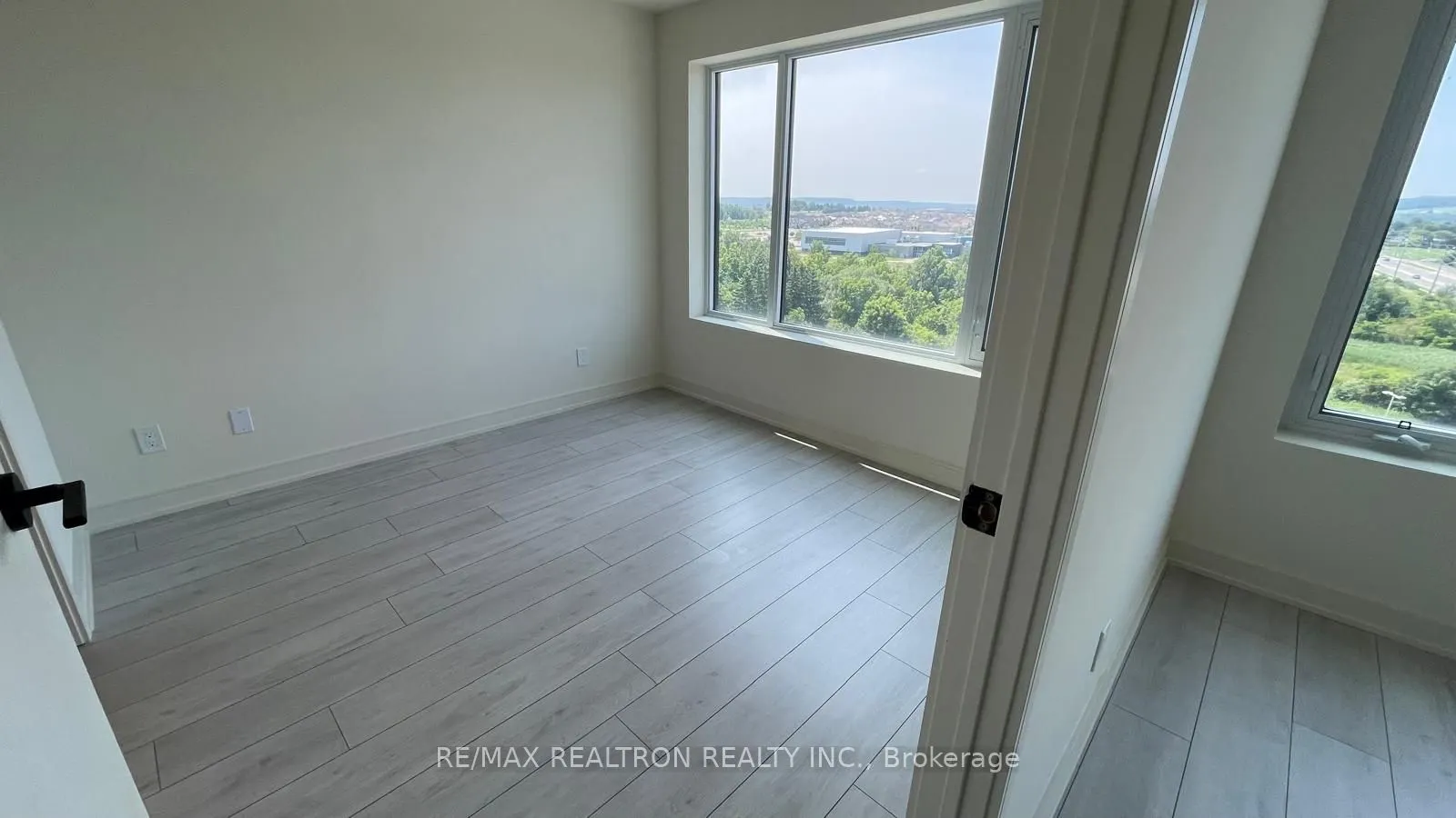 8010 Derry Road E, #807