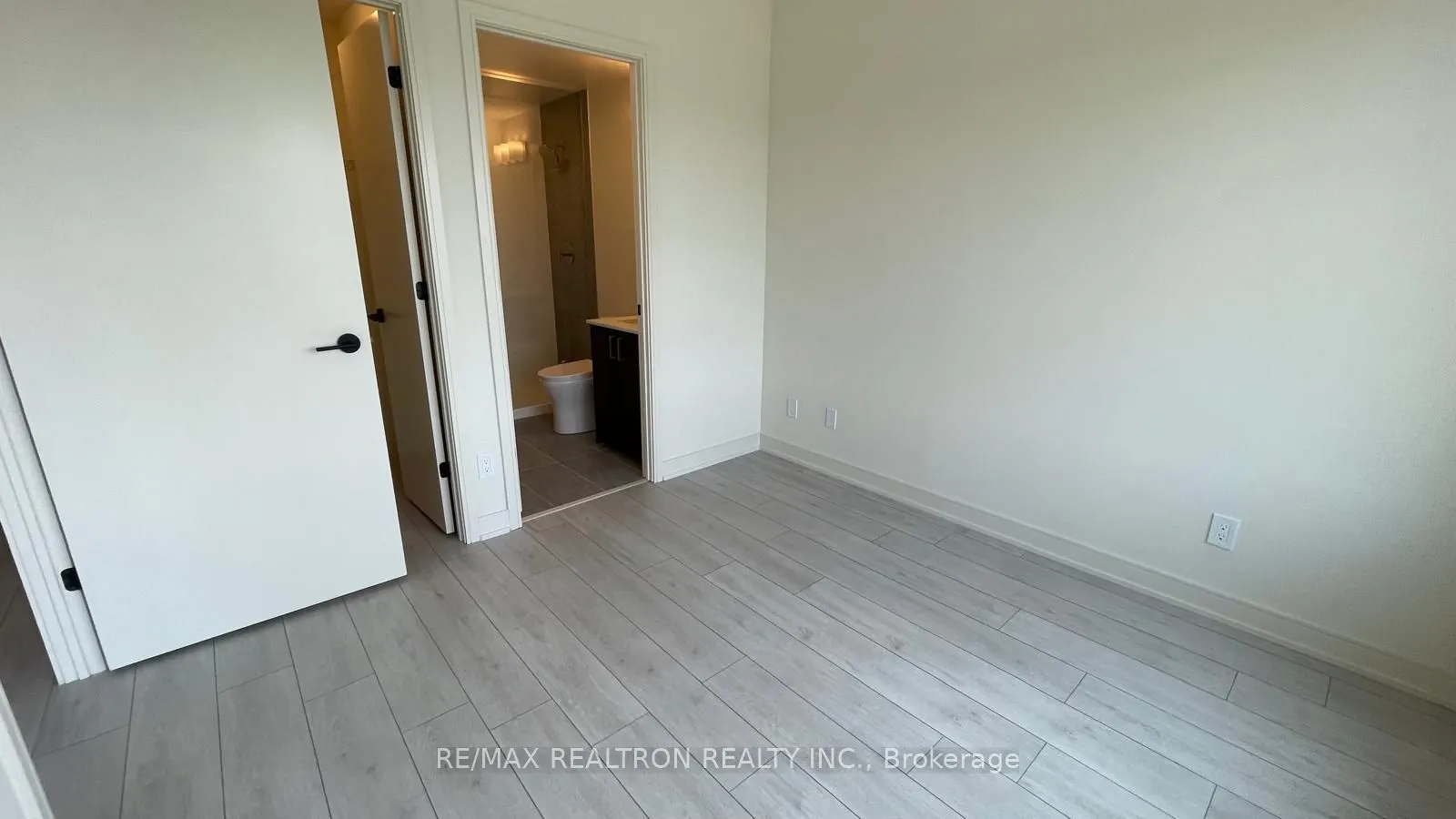 8010 Derry Road E, #807