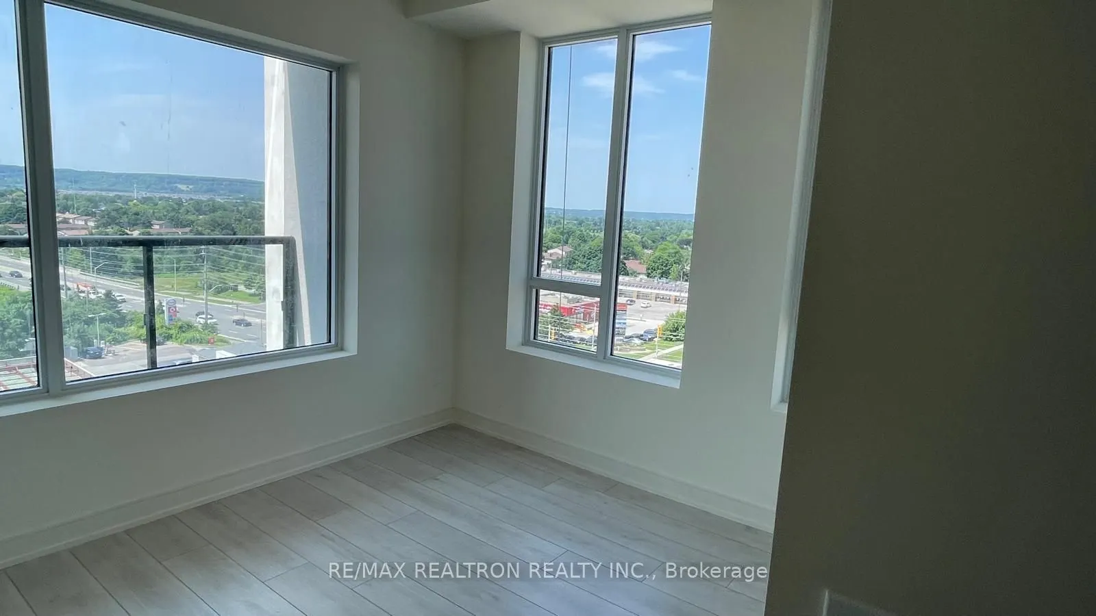 8010 Derry Road E, #807