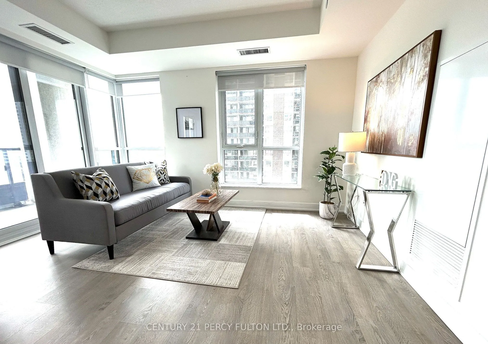 9 Mabelle Avenue, #924