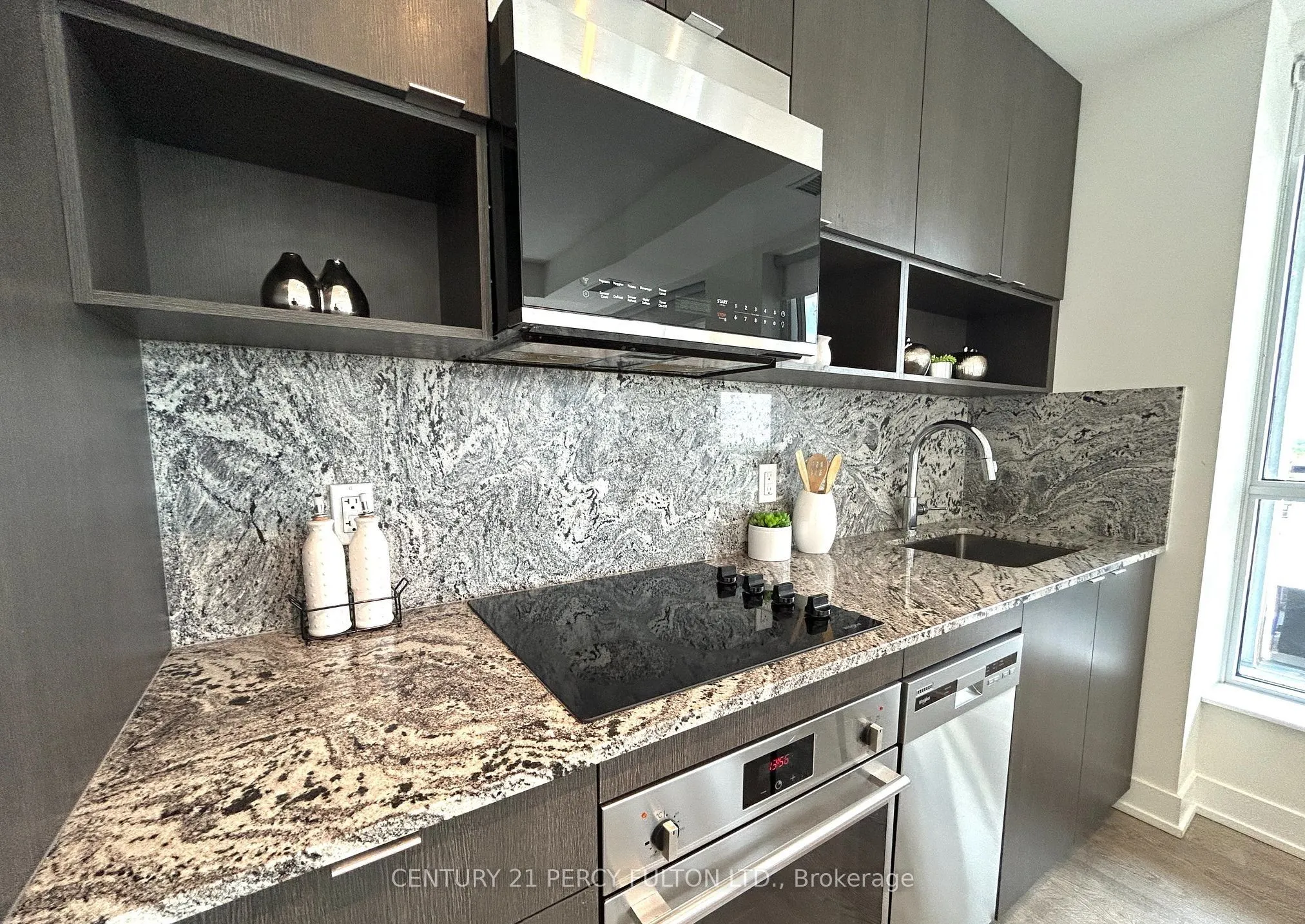9 Mabelle Avenue, #924