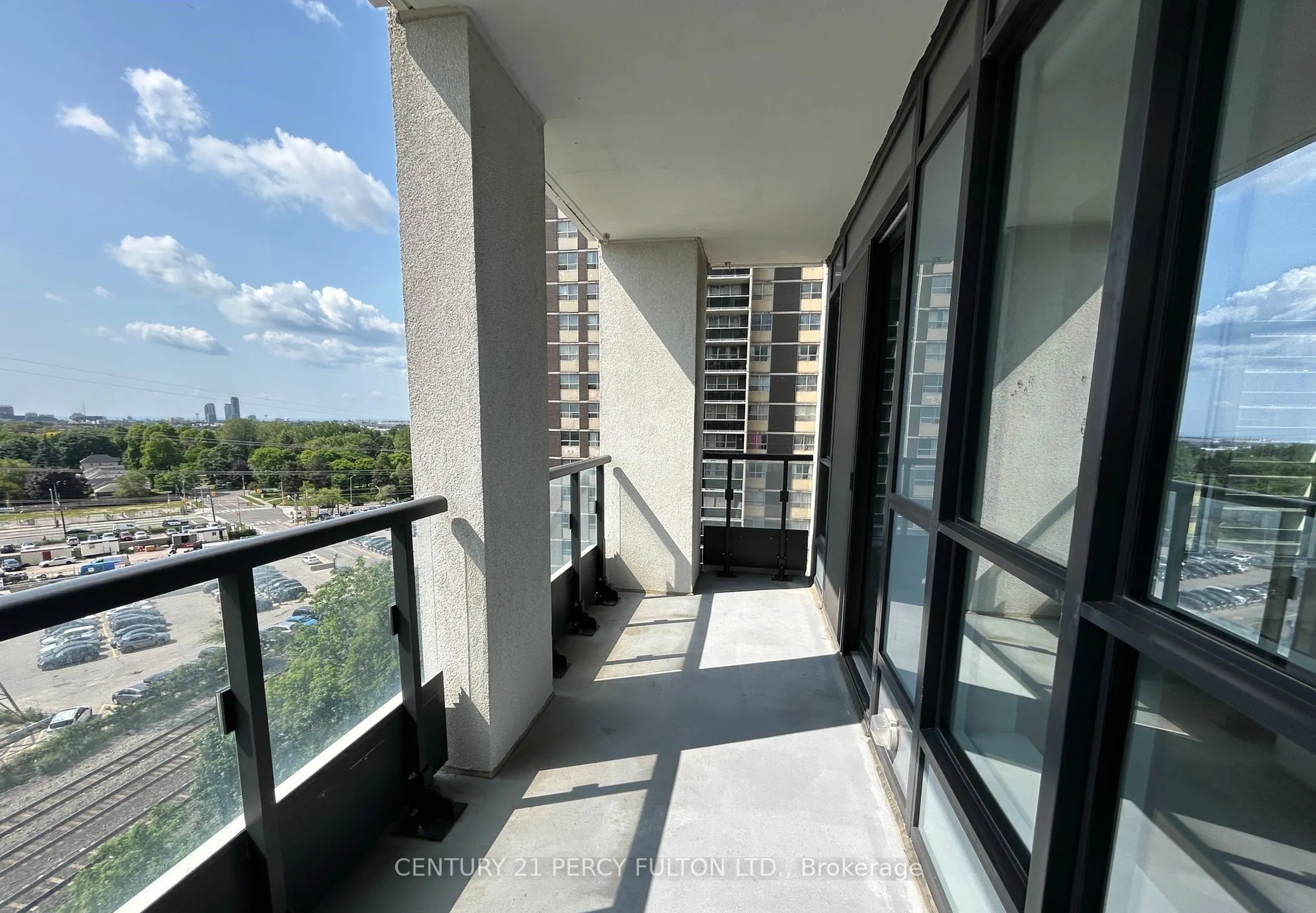 9 Mabelle Avenue, #924