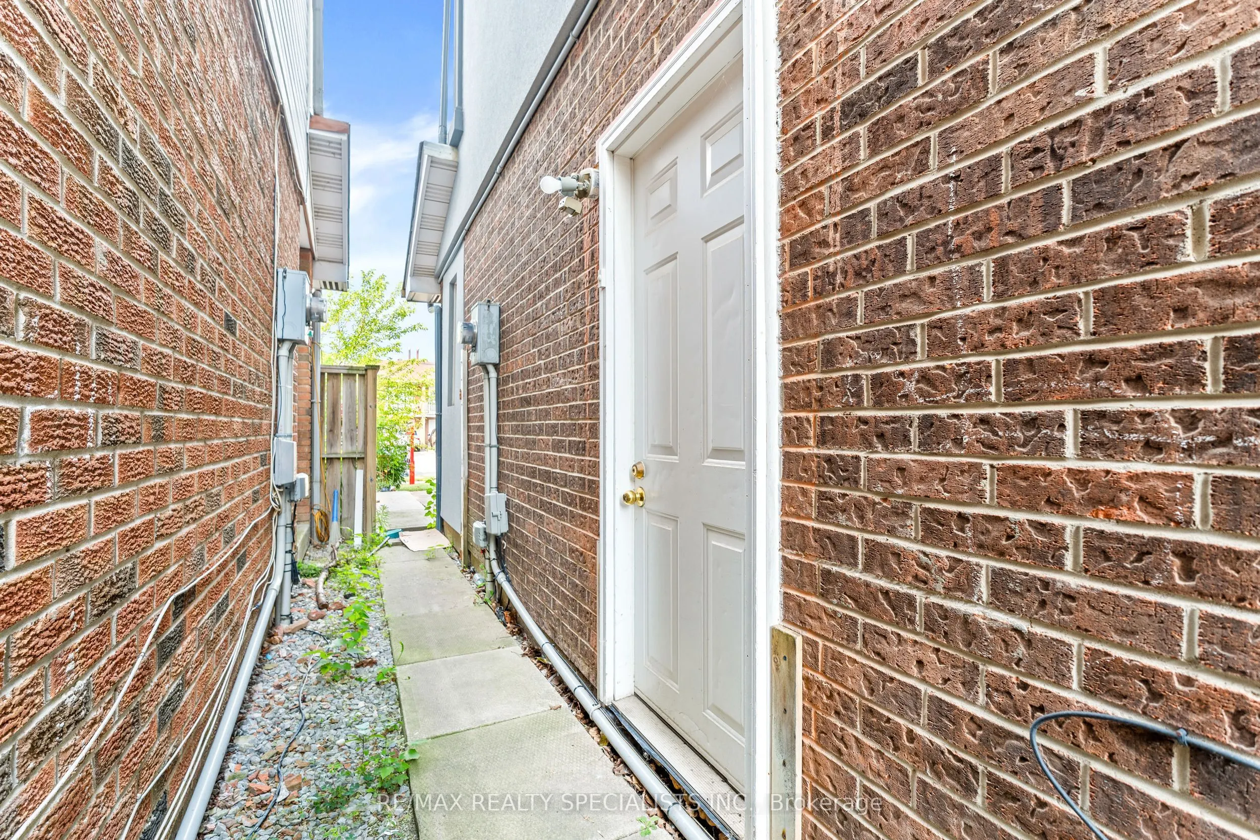 75 Winterfold Drive