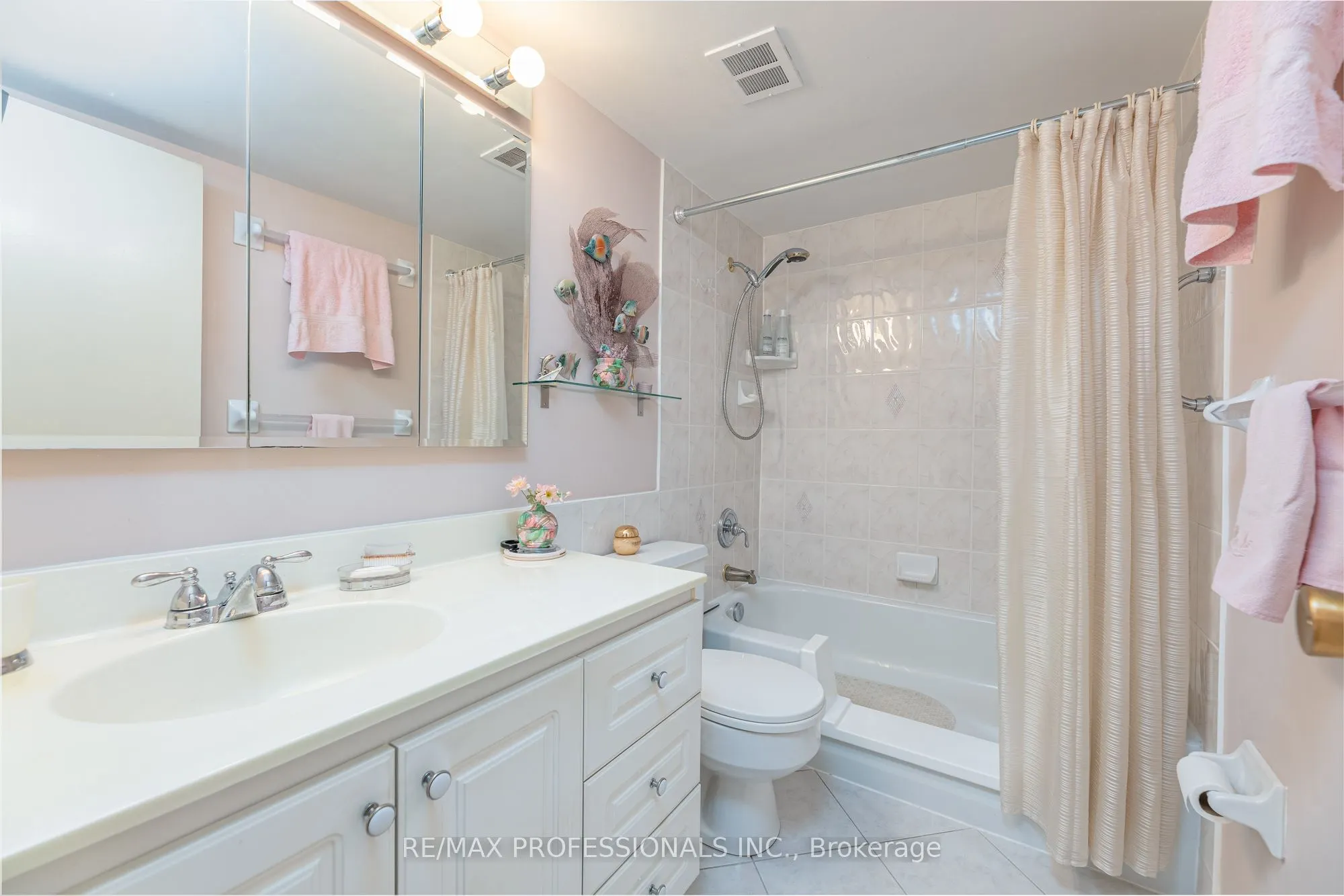 11 Wincott Drive, #907