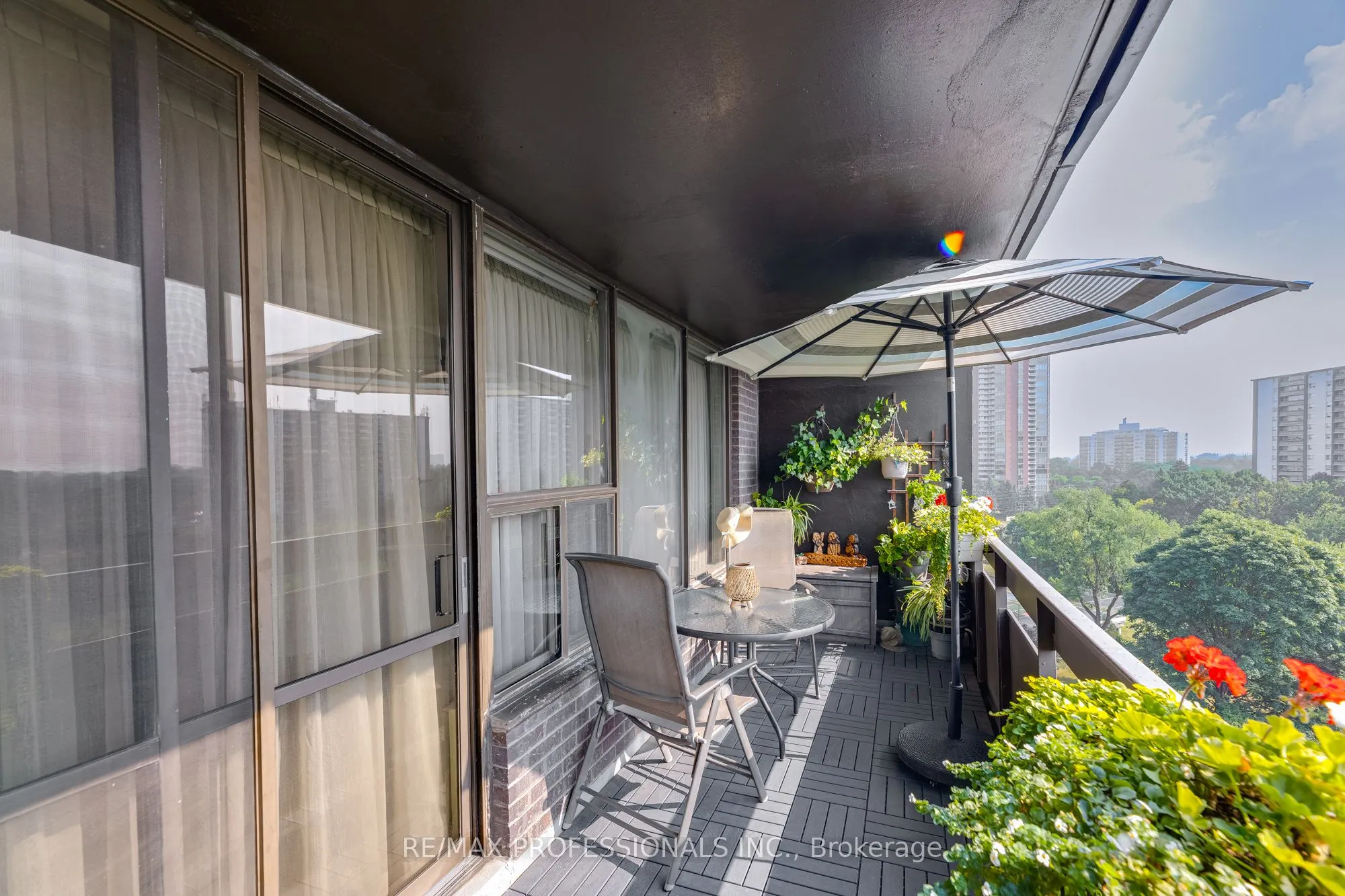 11 Wincott Drive, #907