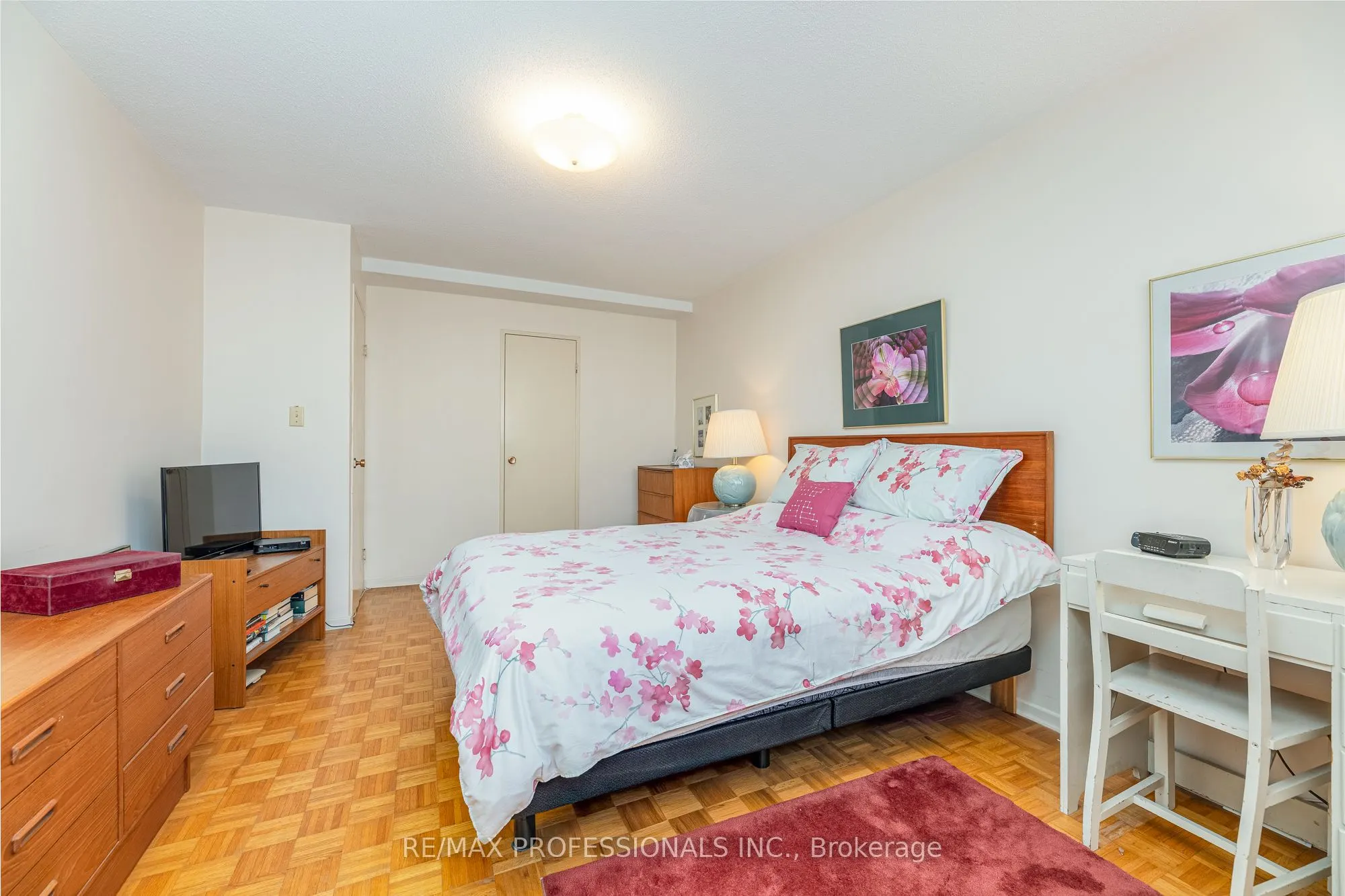 11 Wincott Drive, #907