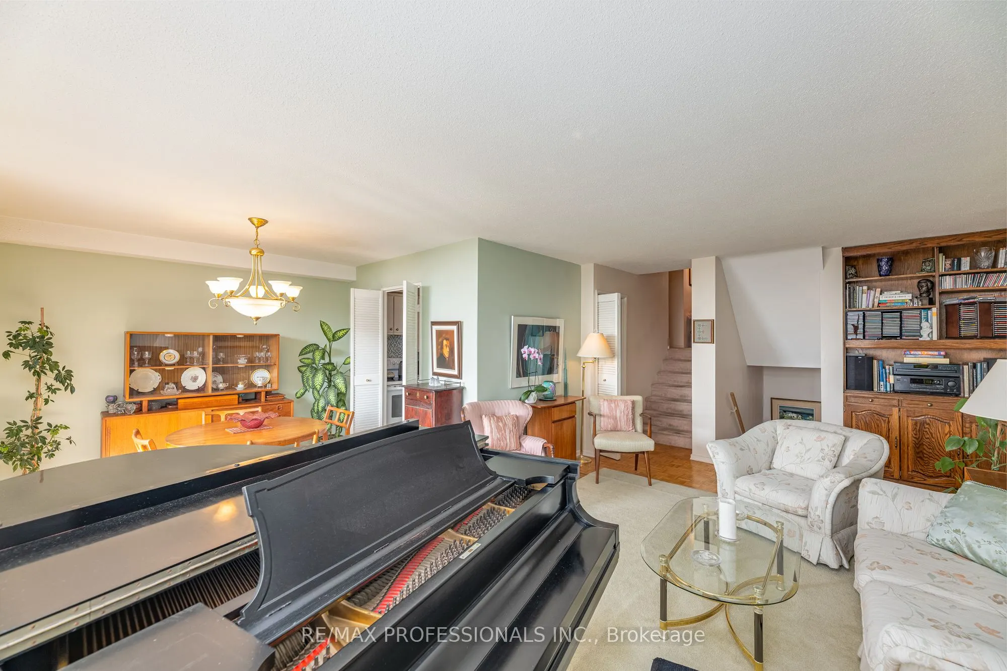 11 Wincott Drive, #907