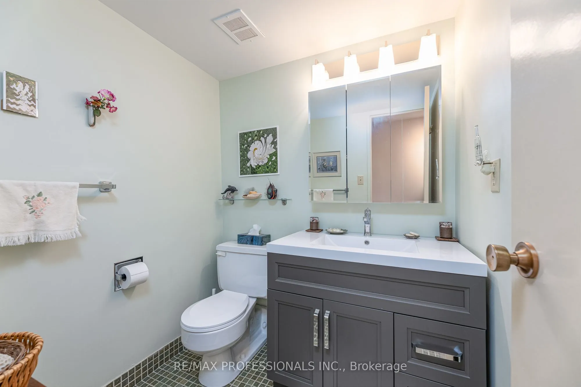 11 Wincott Drive, #907