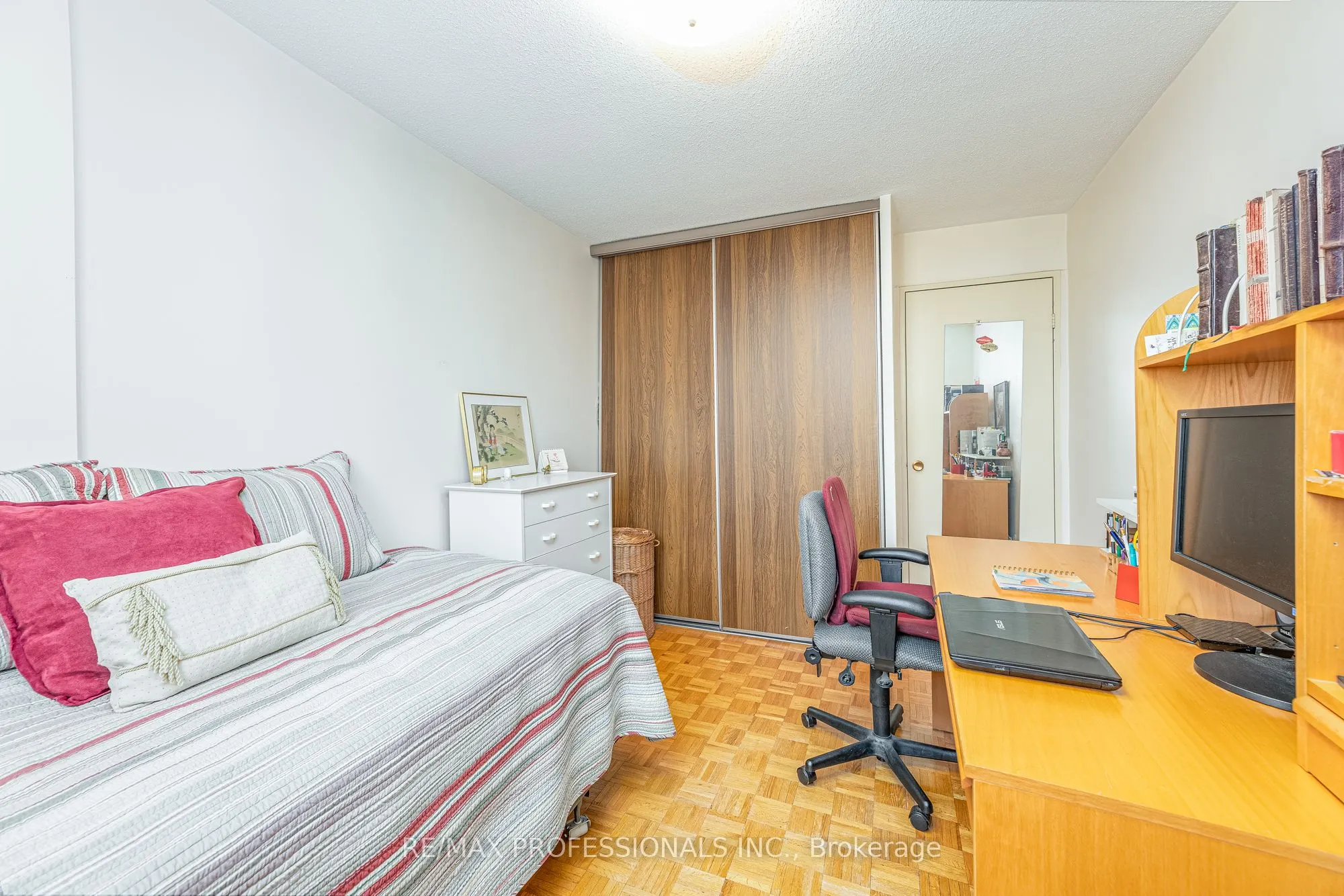 11 Wincott Drive, #907