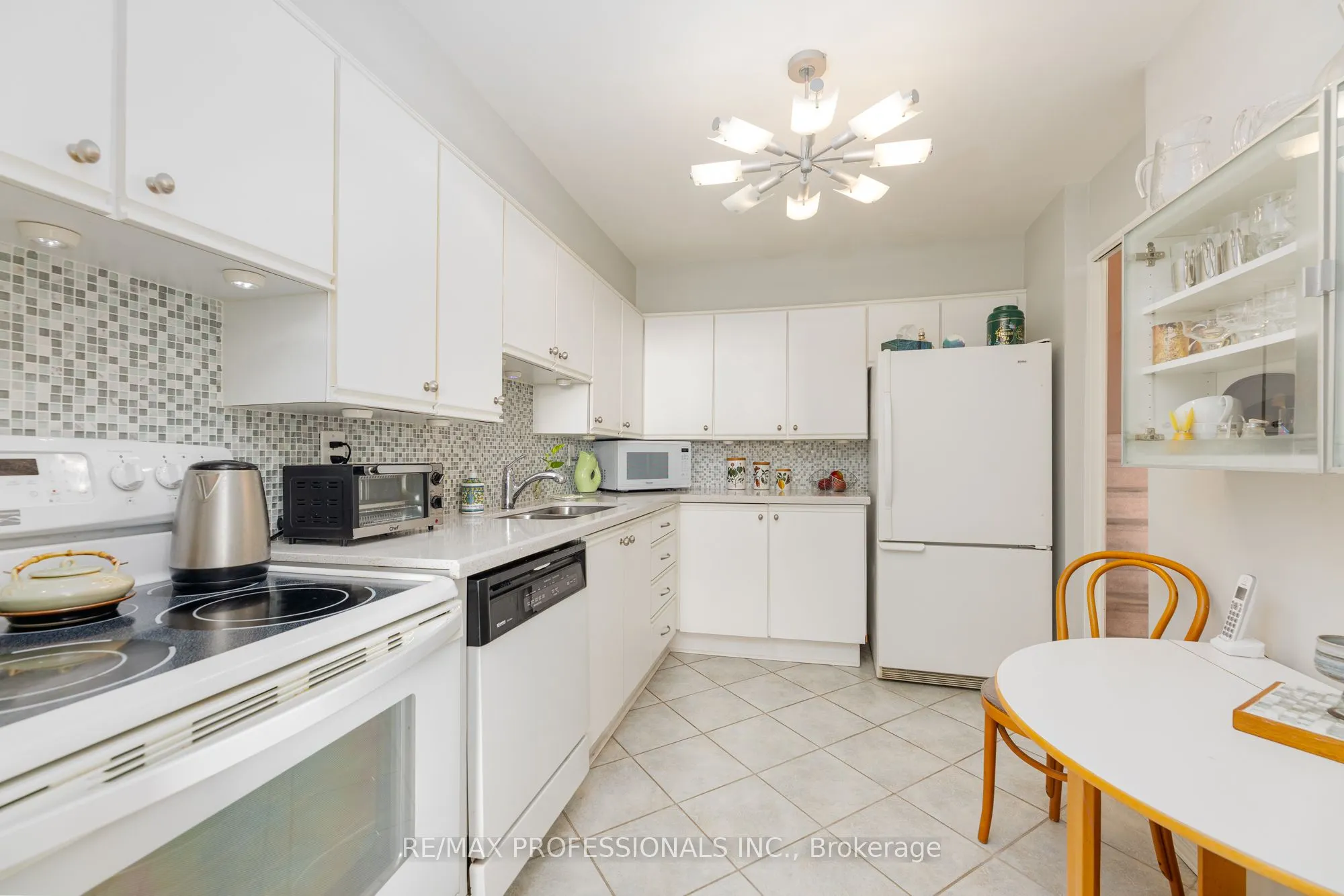 11 Wincott Drive, #907