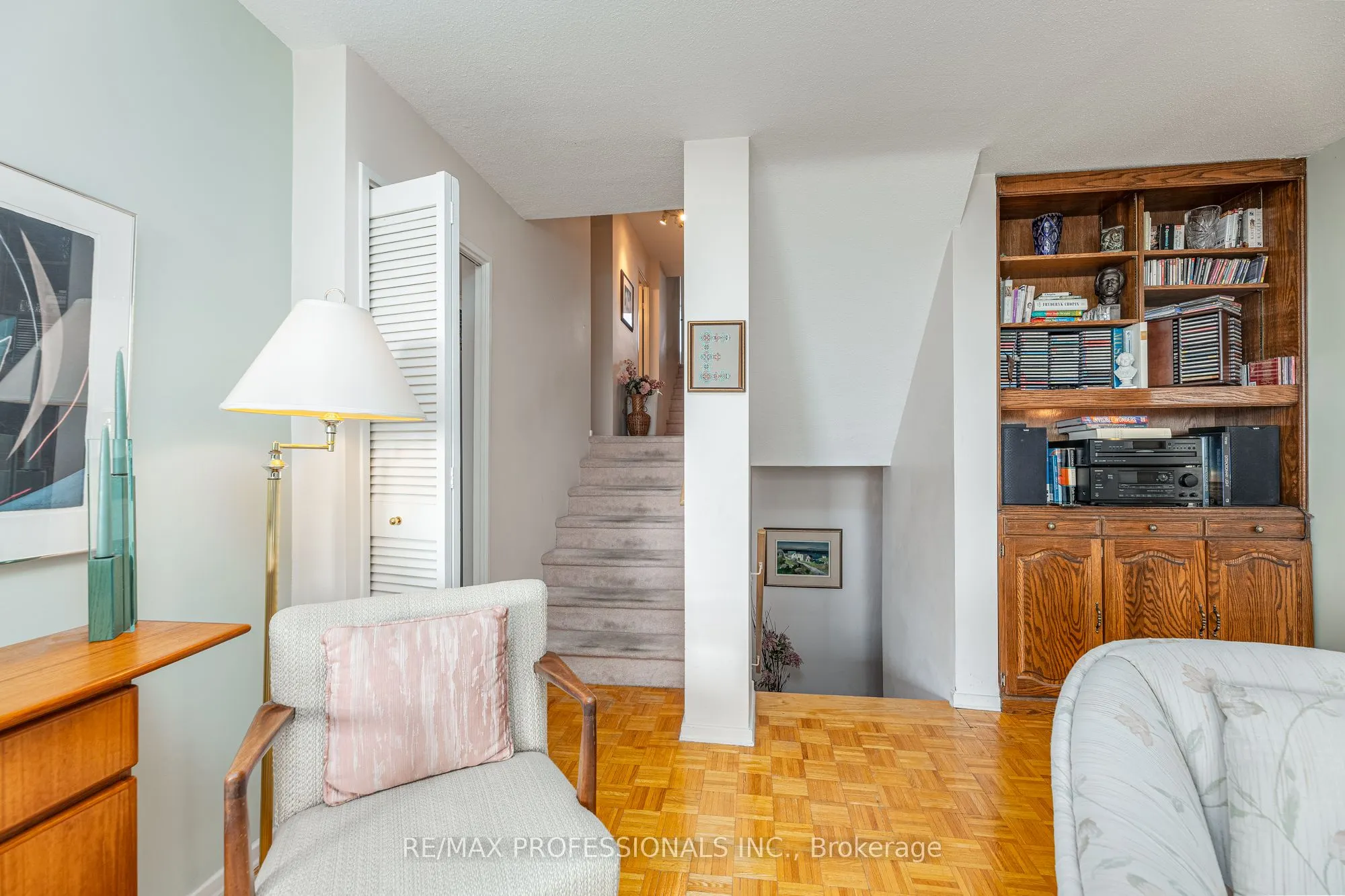 11 Wincott Drive, #907