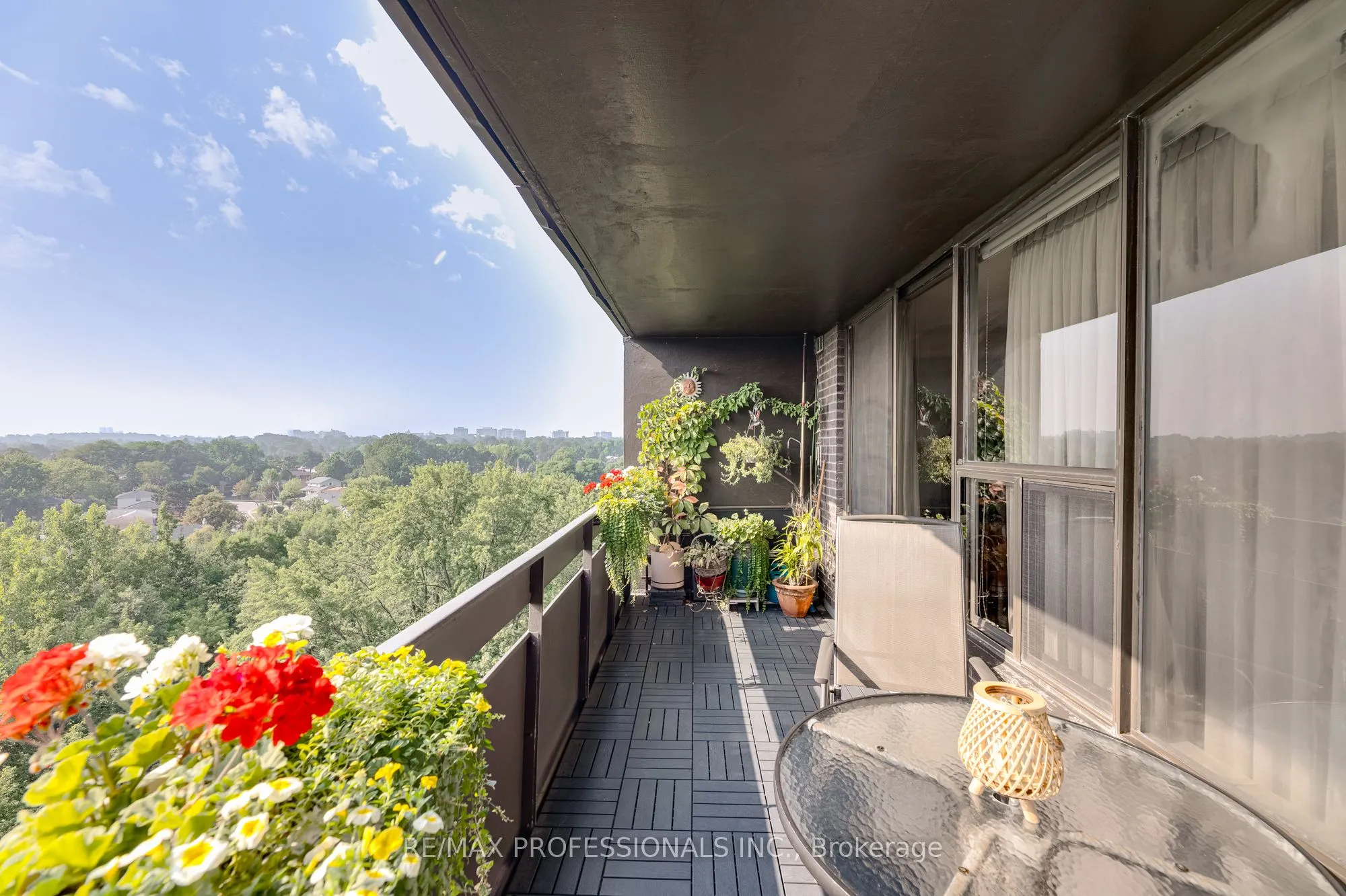 11 Wincott Drive, #907