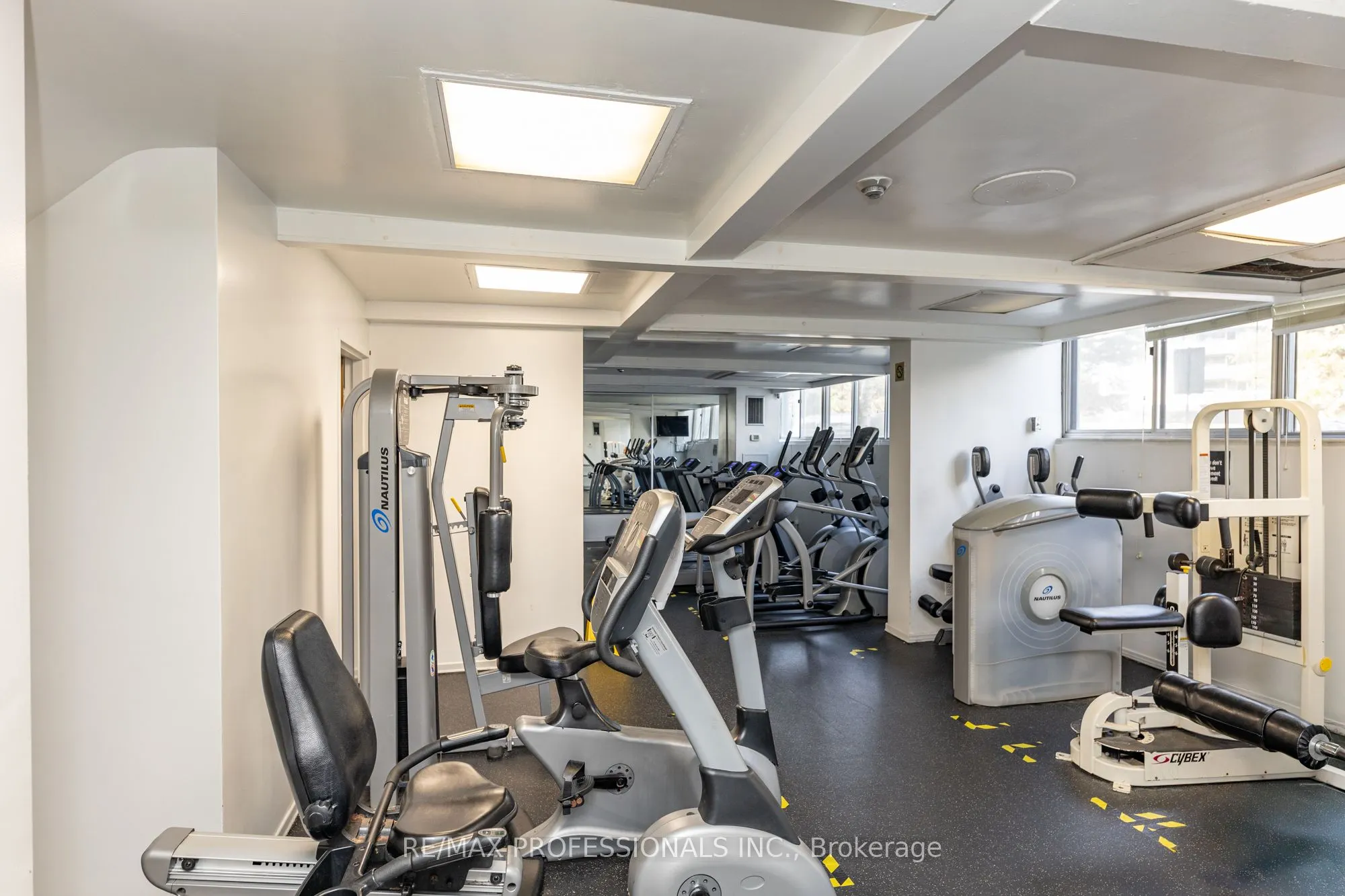 11 Wincott Drive, #907