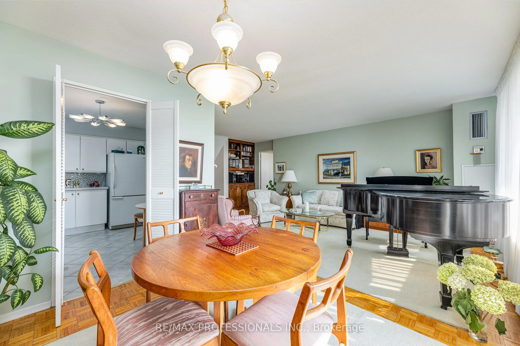 11 Wincott Drive, #907