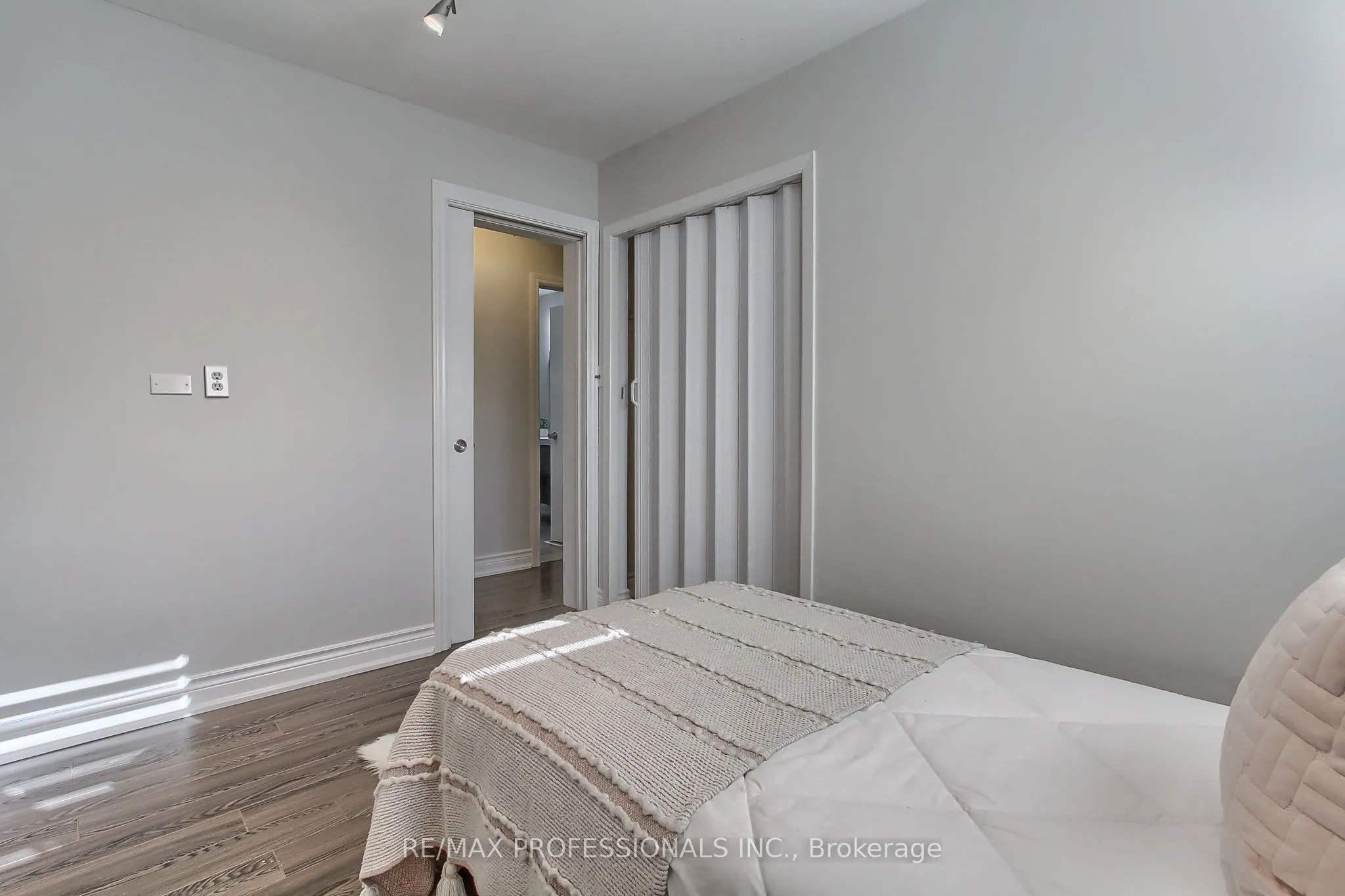425 Canterbury Crescent