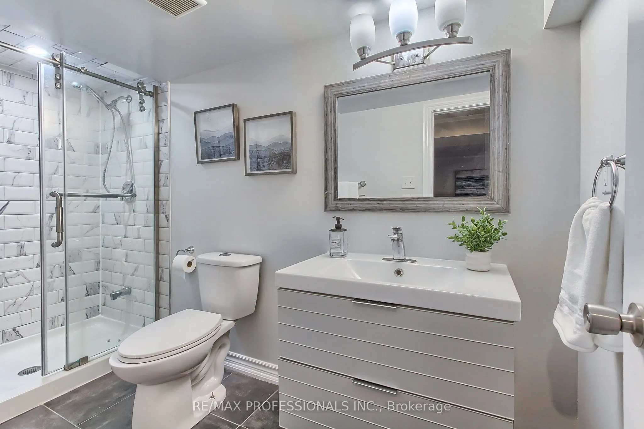 425 Canterbury Crescent
