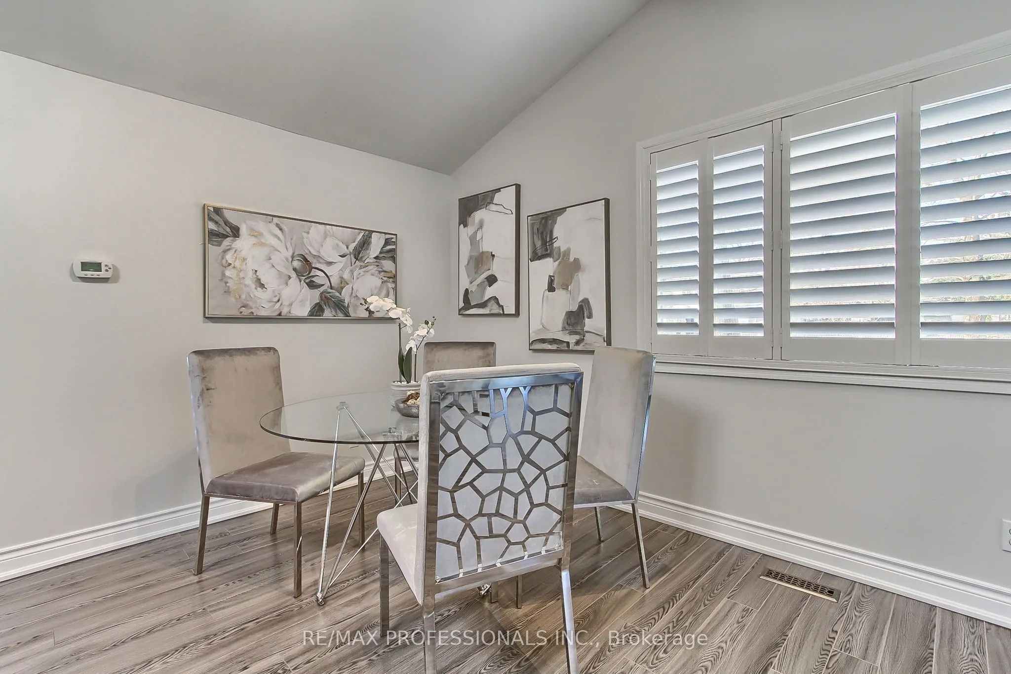 425 Canterbury Crescent