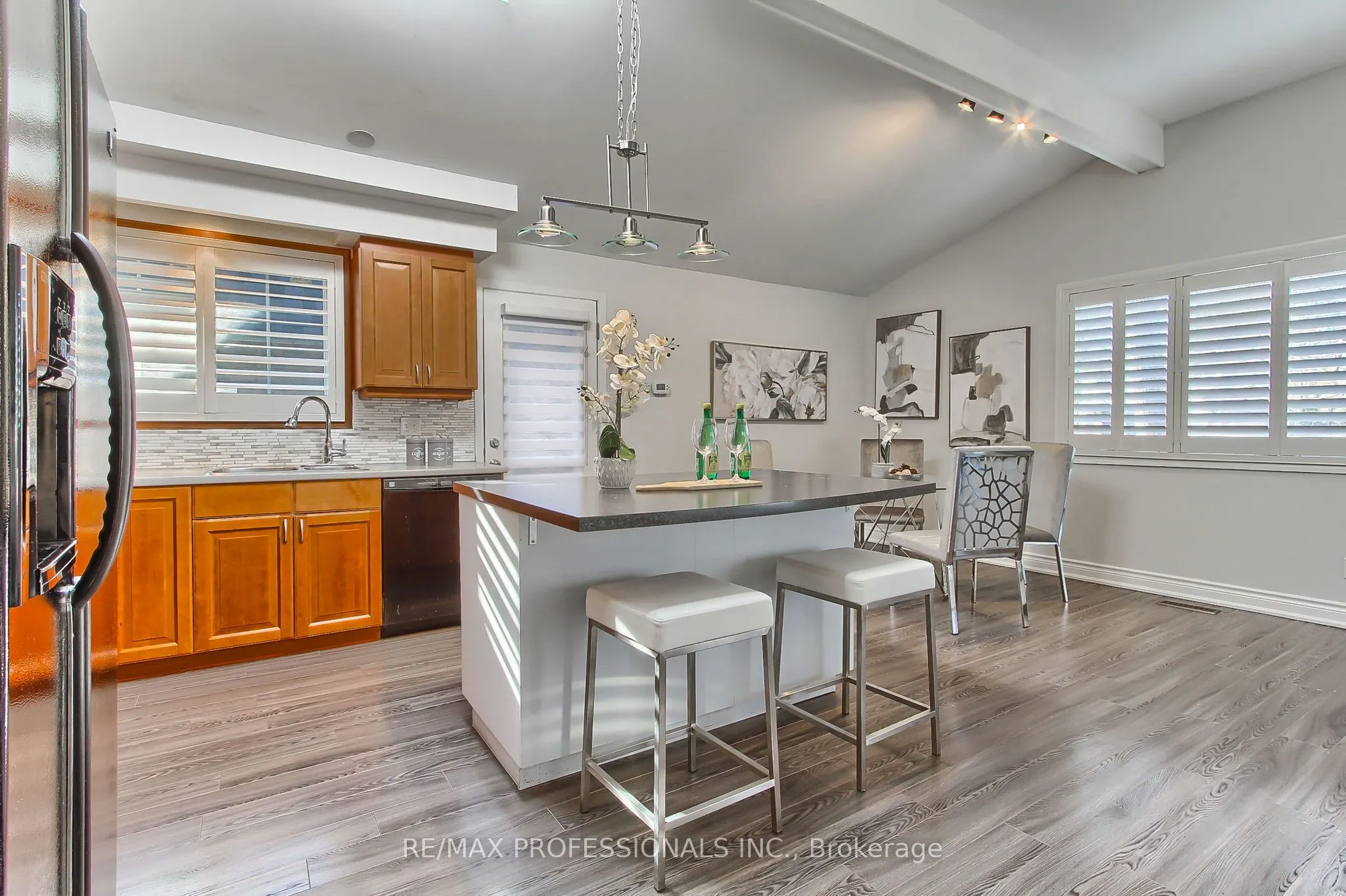 425 Canterbury Crescent