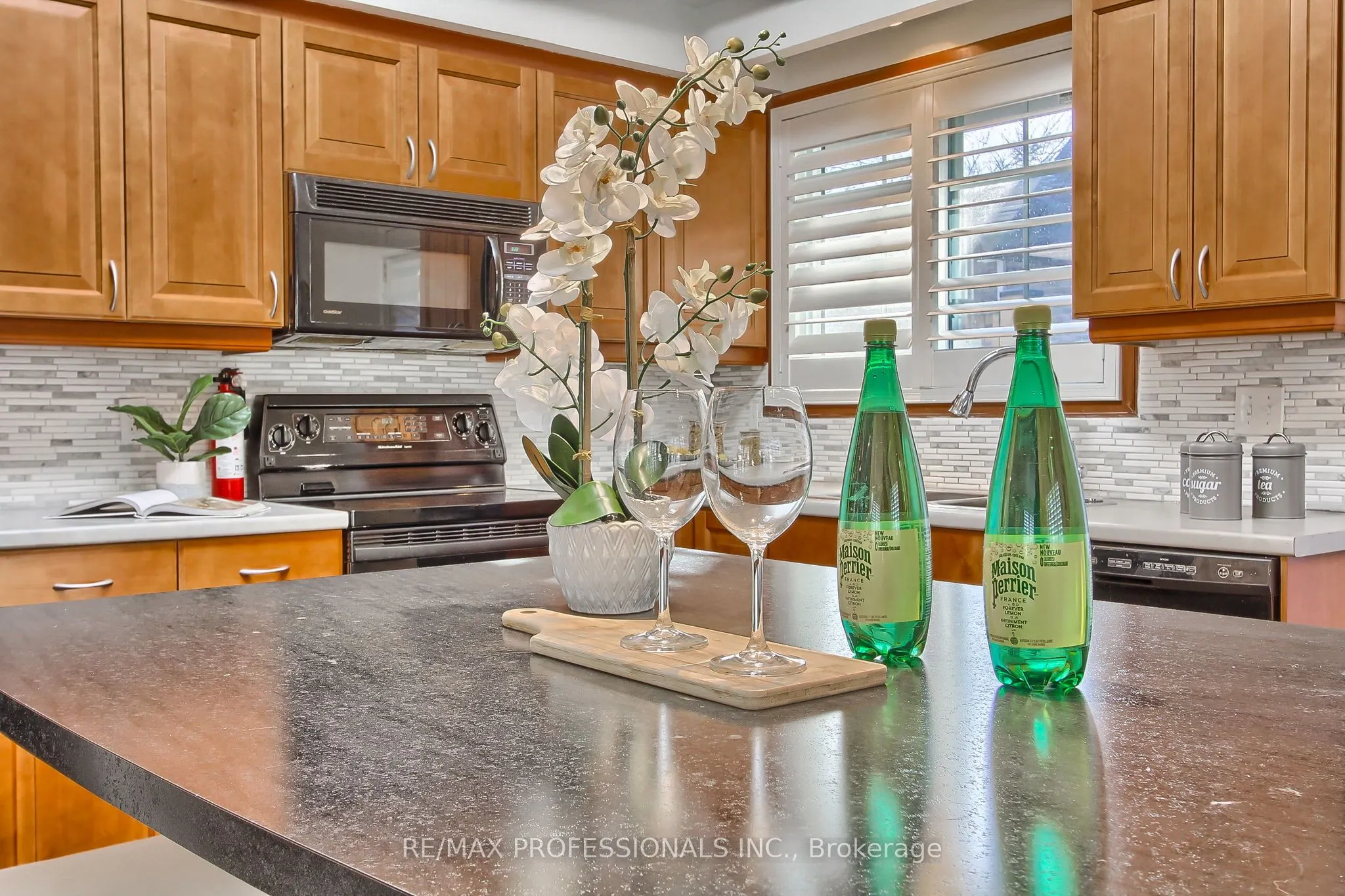 425 Canterbury Crescent