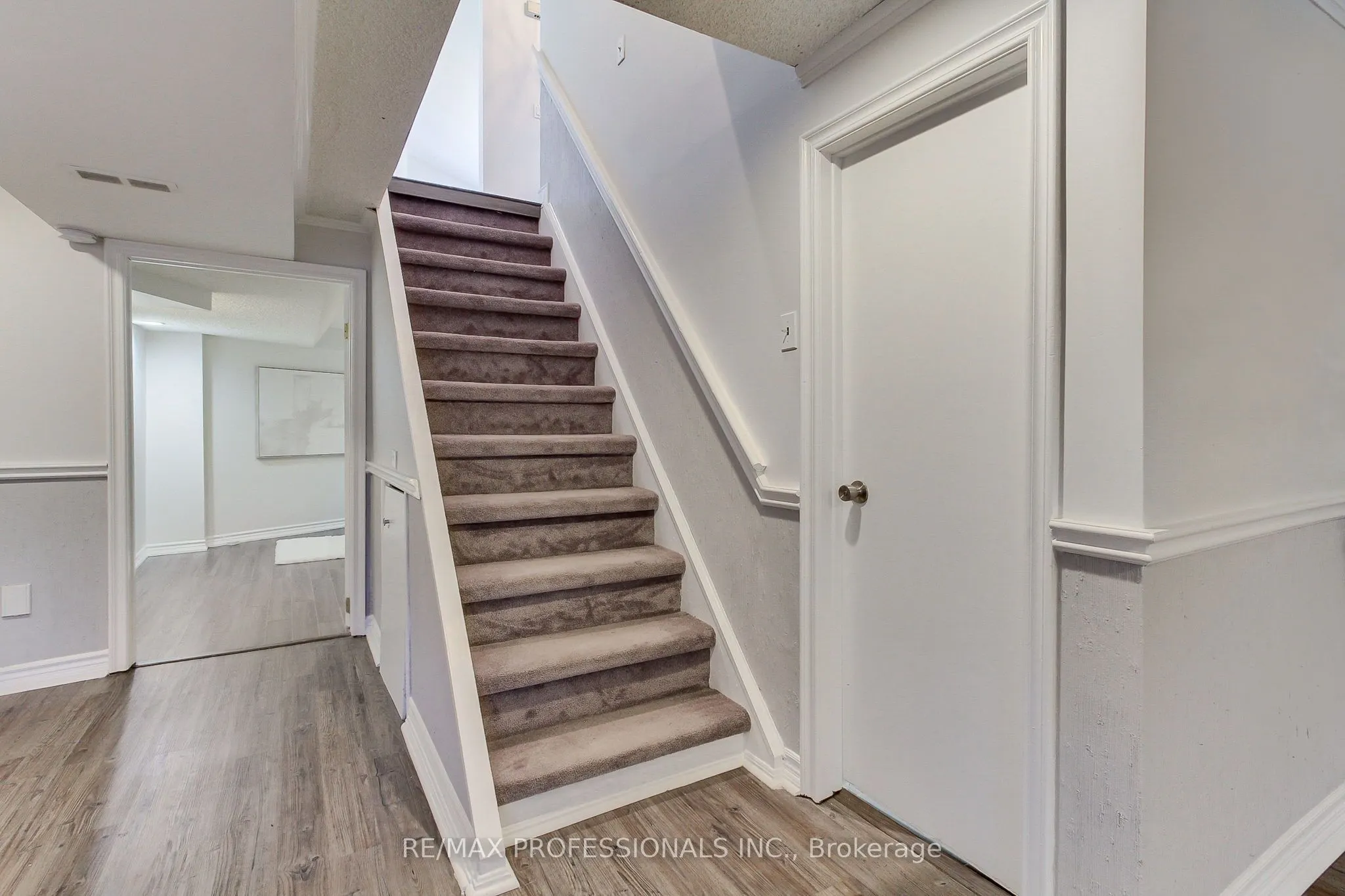 425 Canterbury Crescent