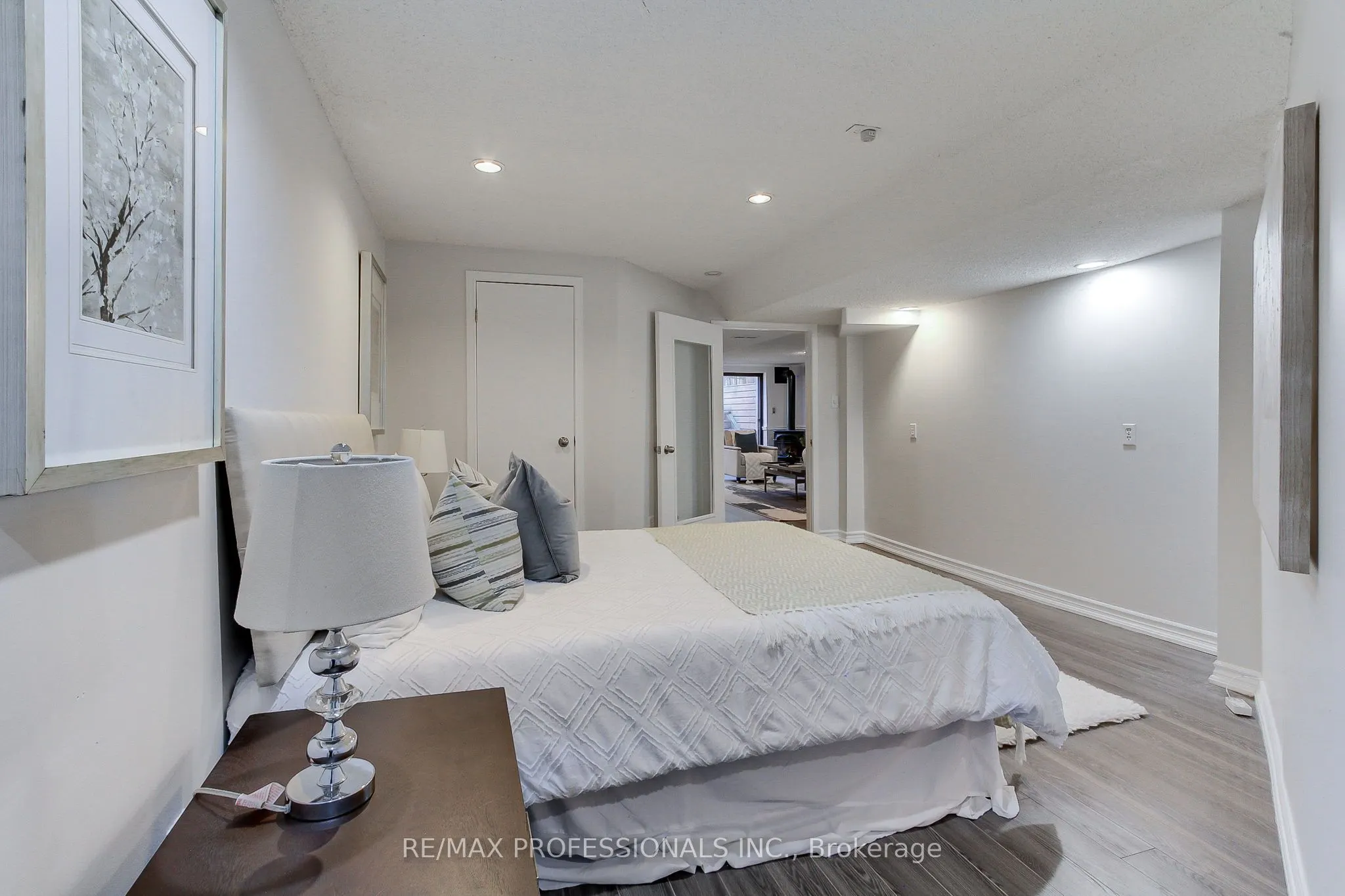 425 Canterbury Crescent