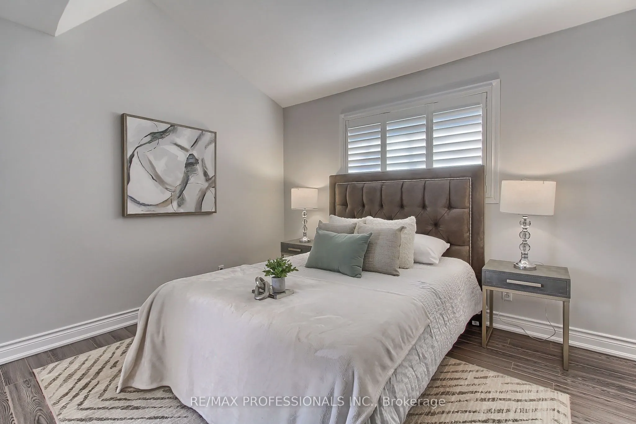 425 Canterbury Crescent