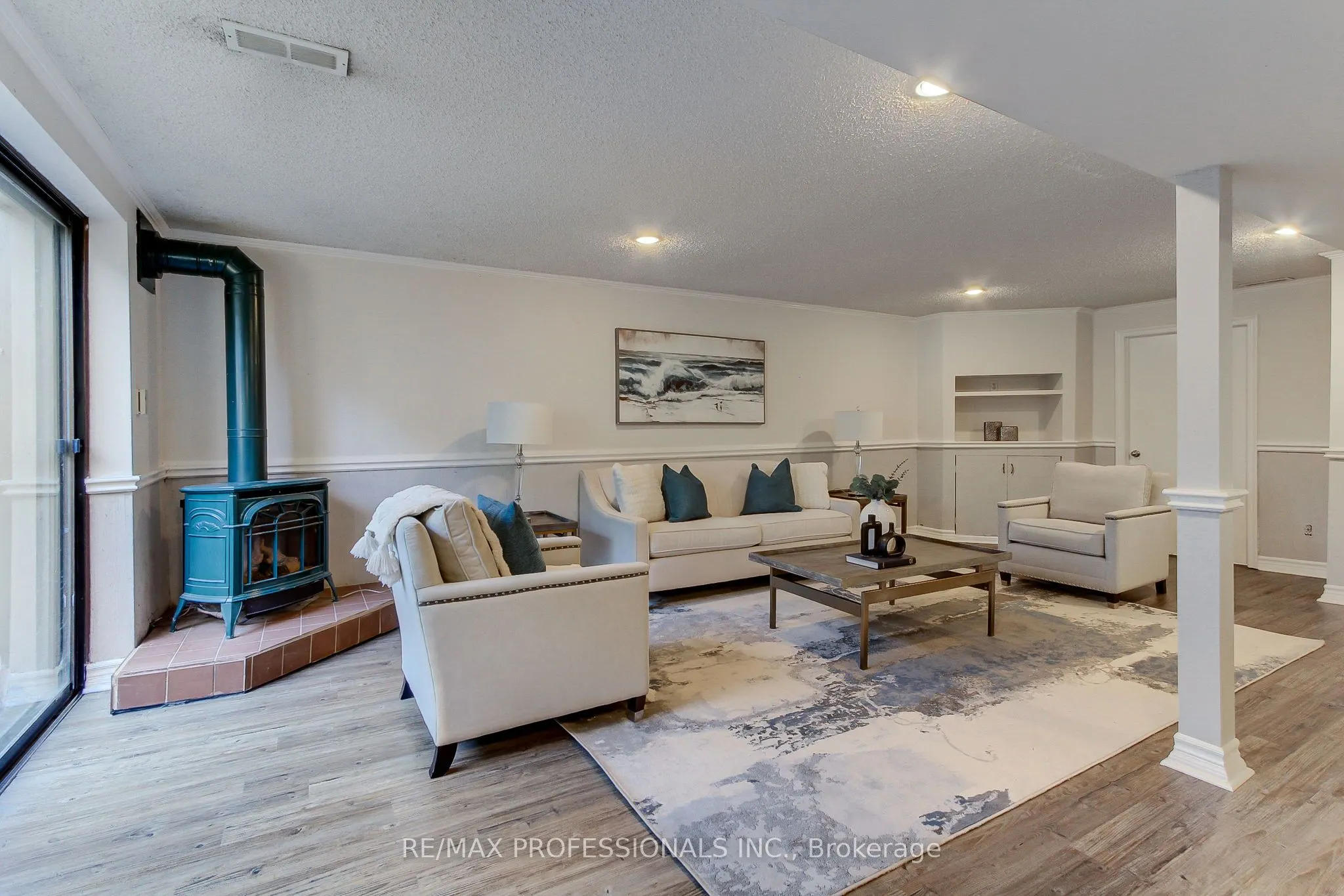 425 Canterbury Crescent