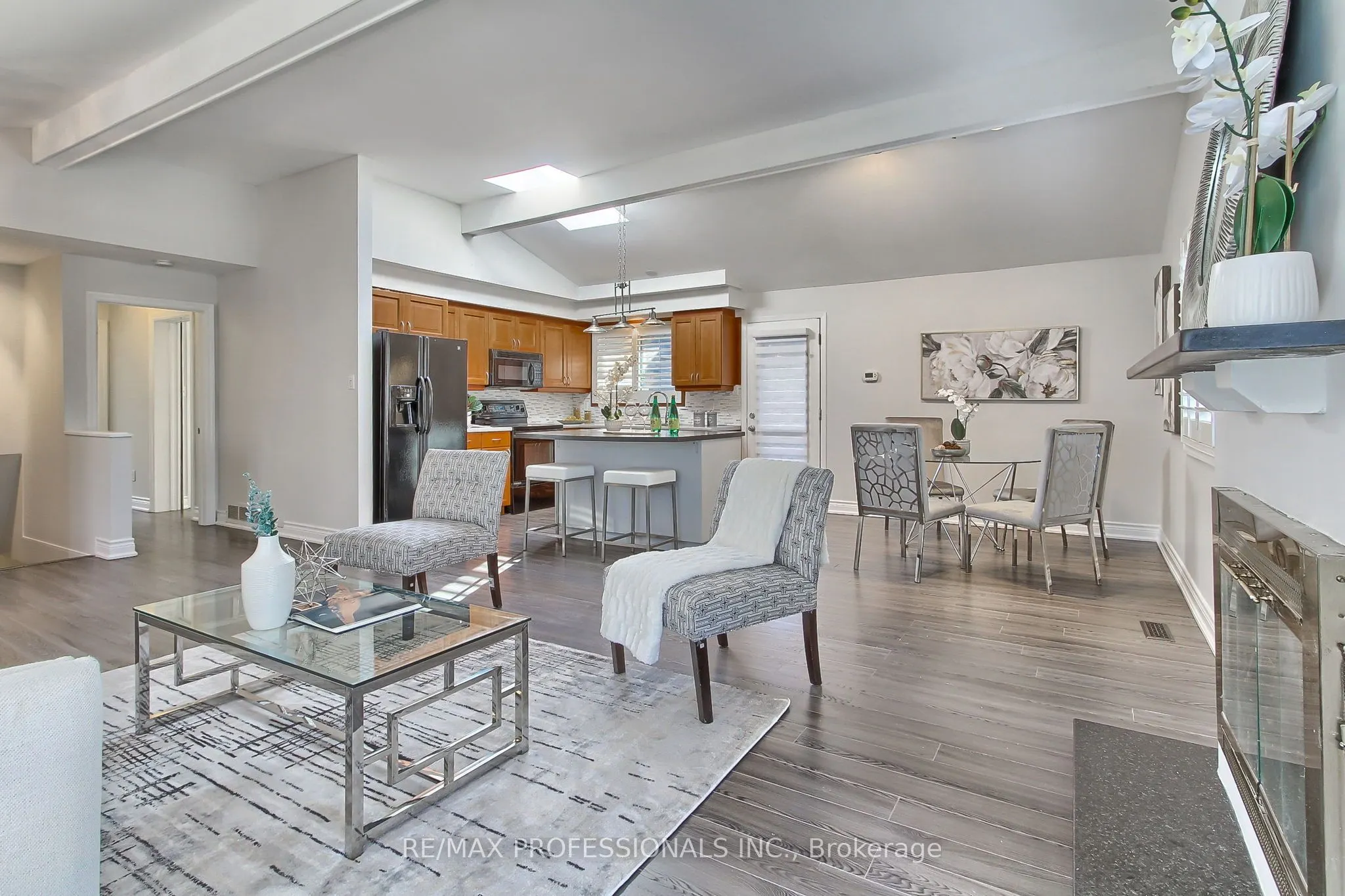 425 Canterbury Crescent