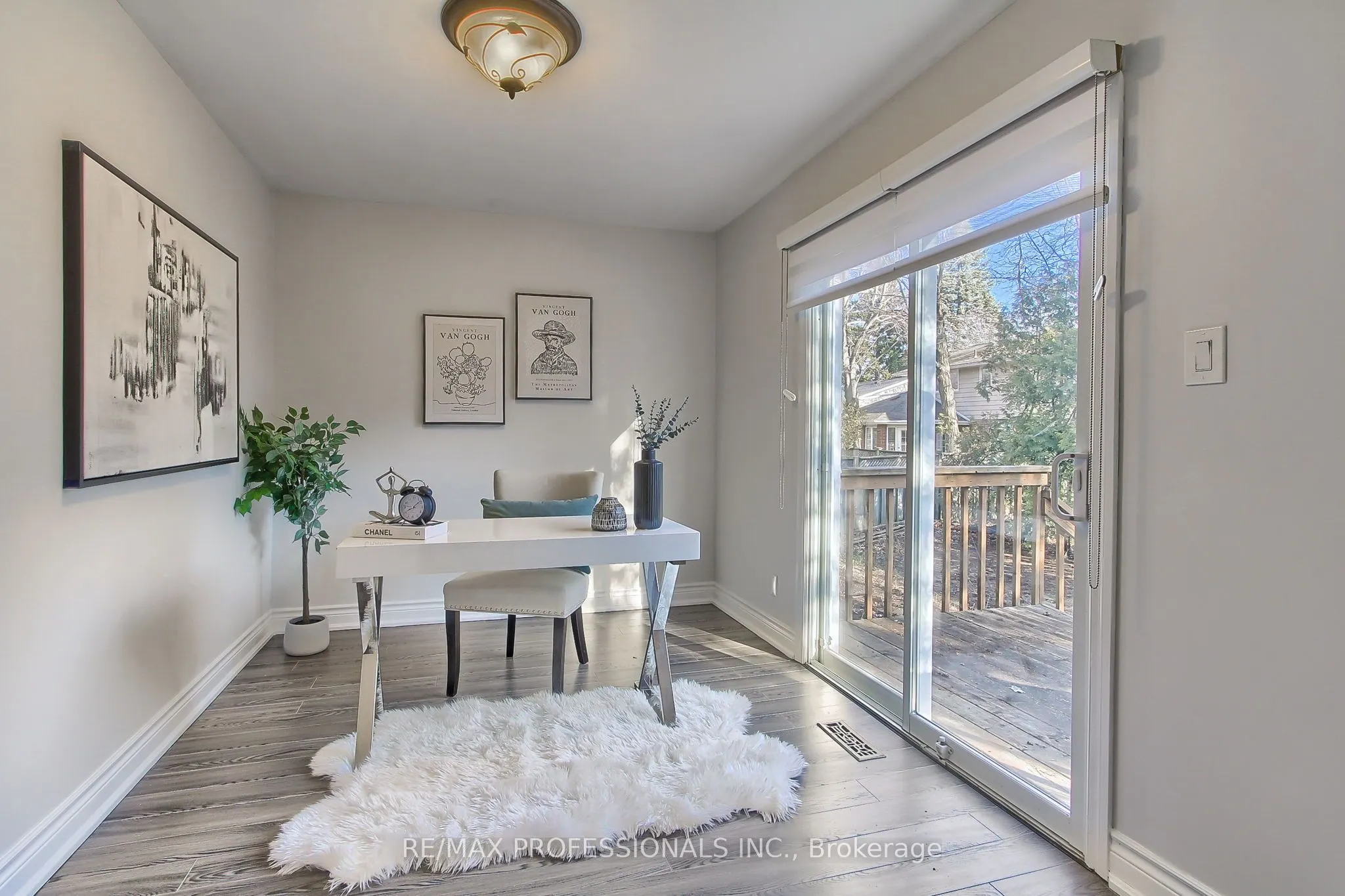 425 Canterbury Crescent
