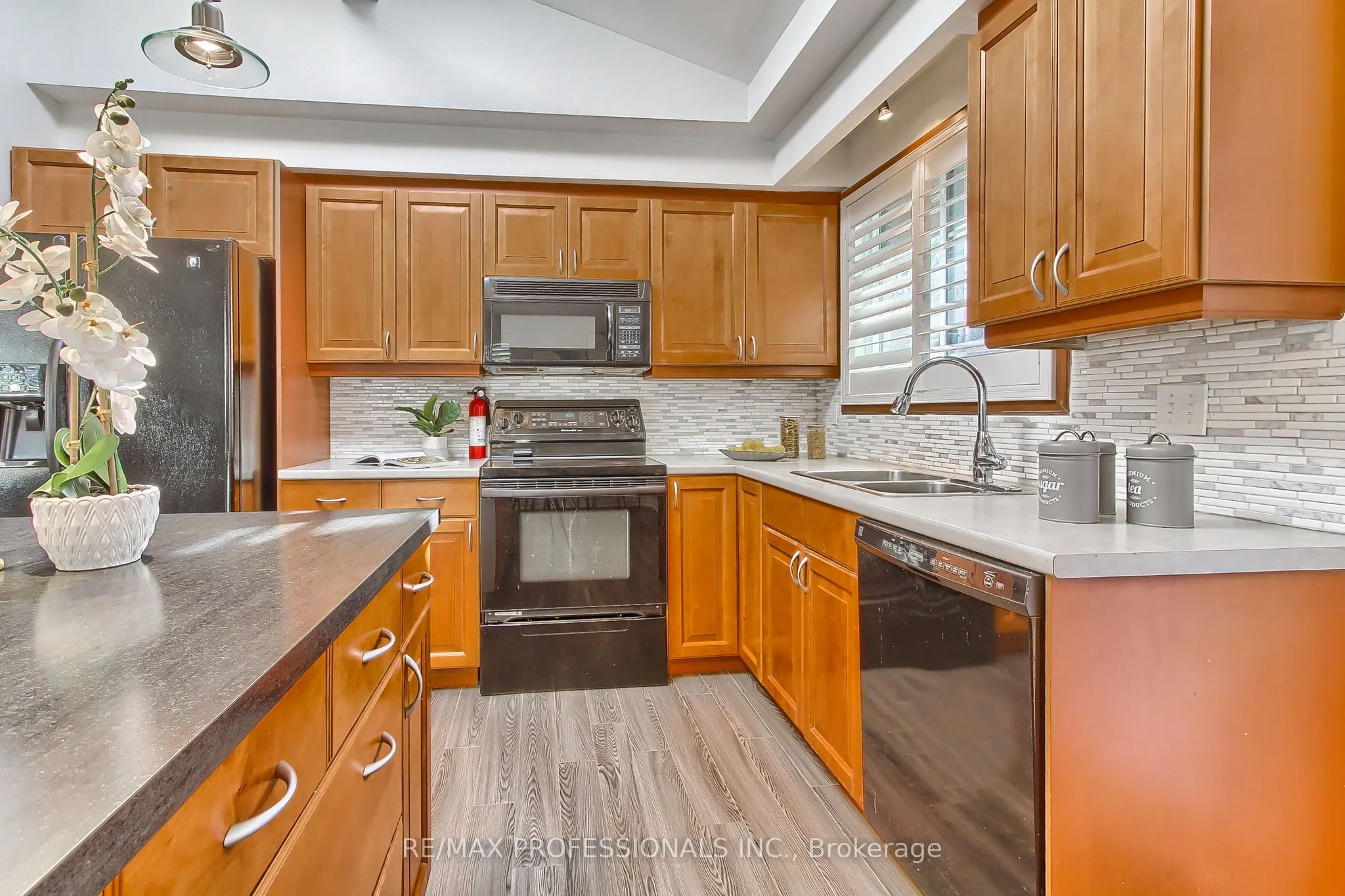 425 Canterbury Crescent