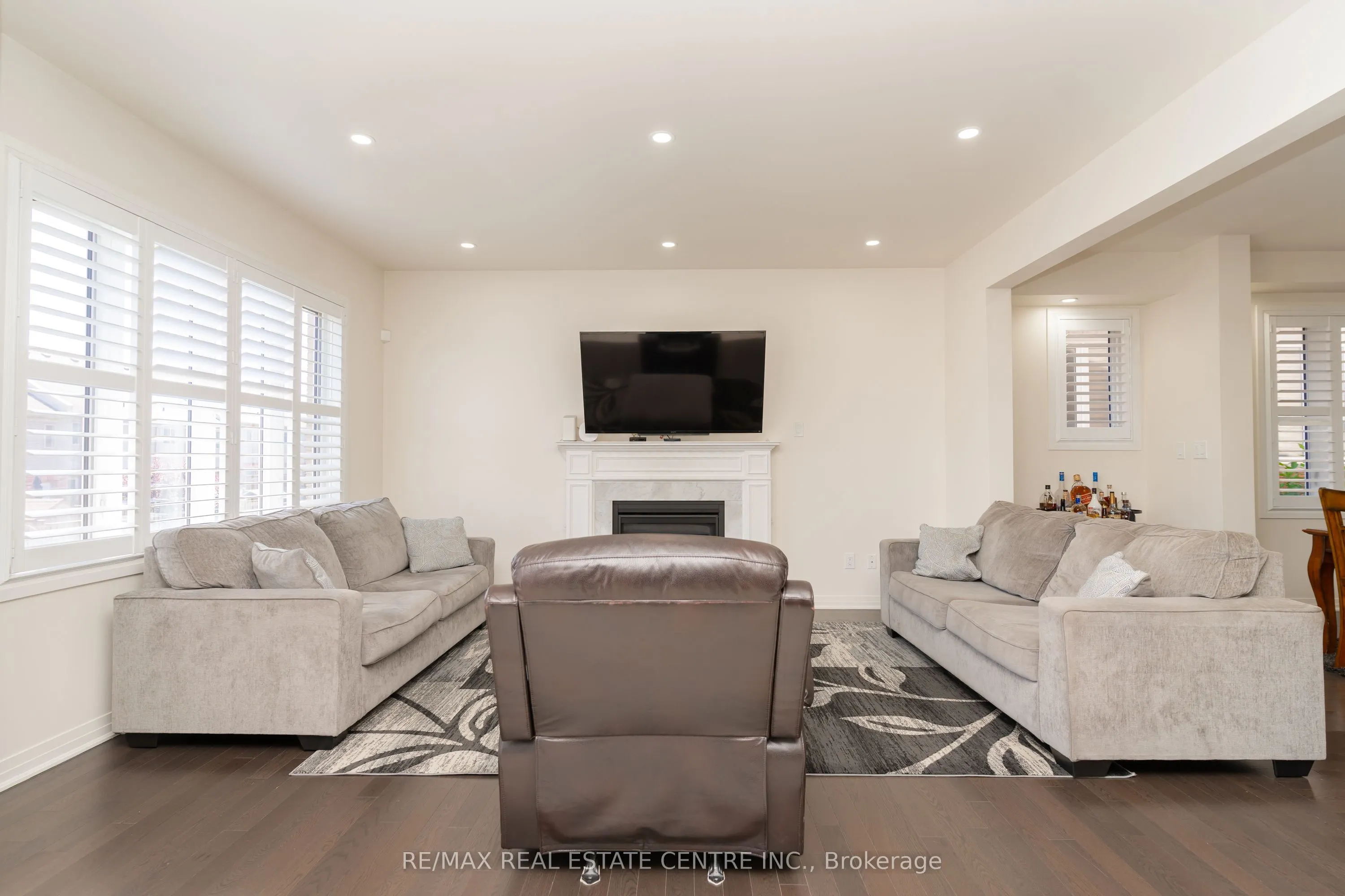 10 Drew Brown Boulevard