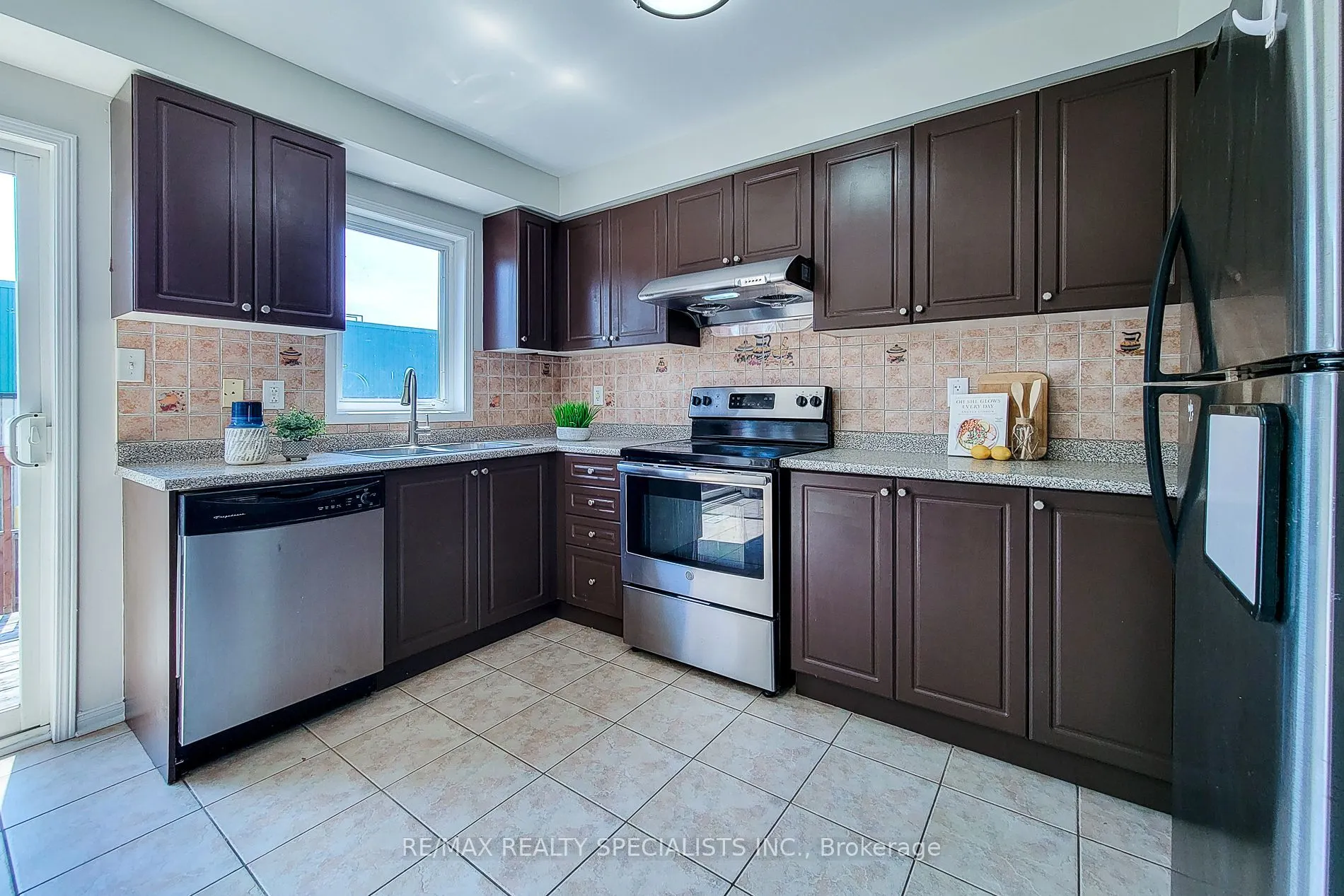 3434 REDPATH Circle